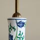 Lampe de table chinoiserie française en porcelaine et laiton, années 1940