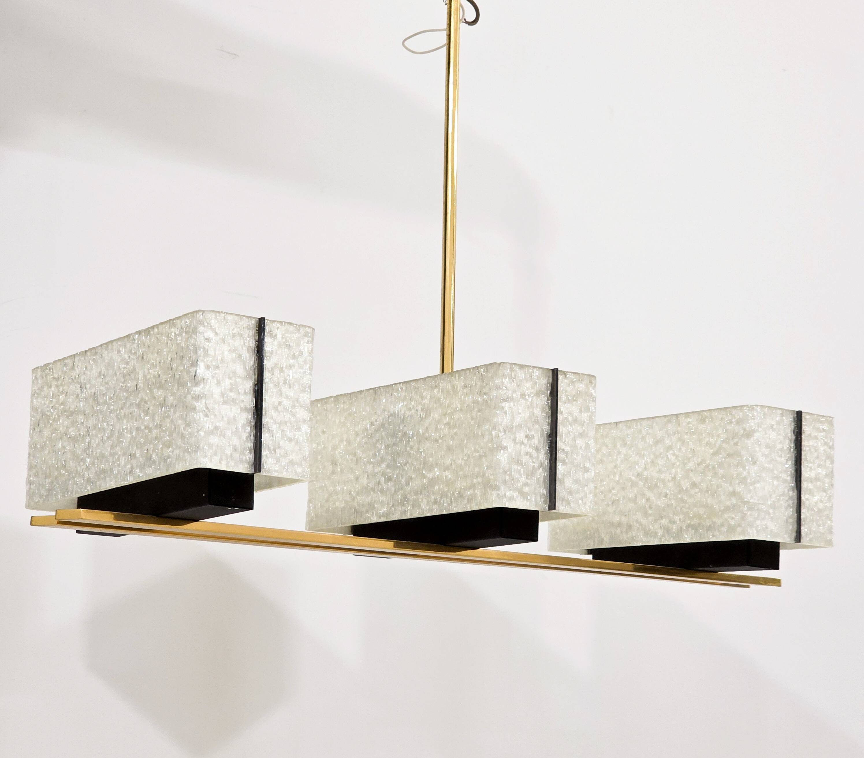 Vintage modernist chandelier in gilded brass – 1970s design