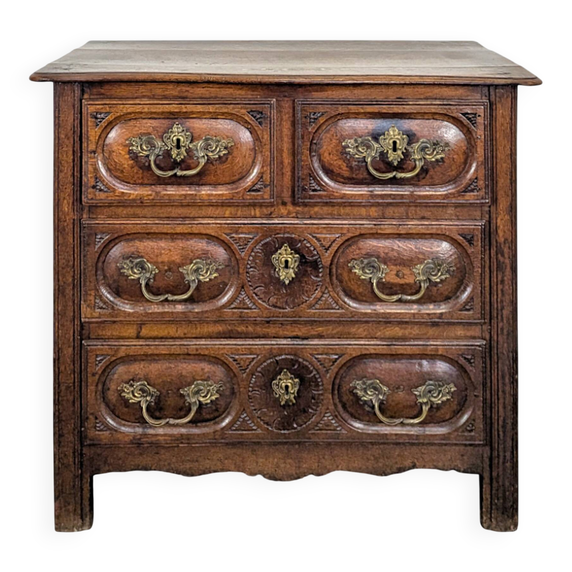 Oak commode from the 18th century.