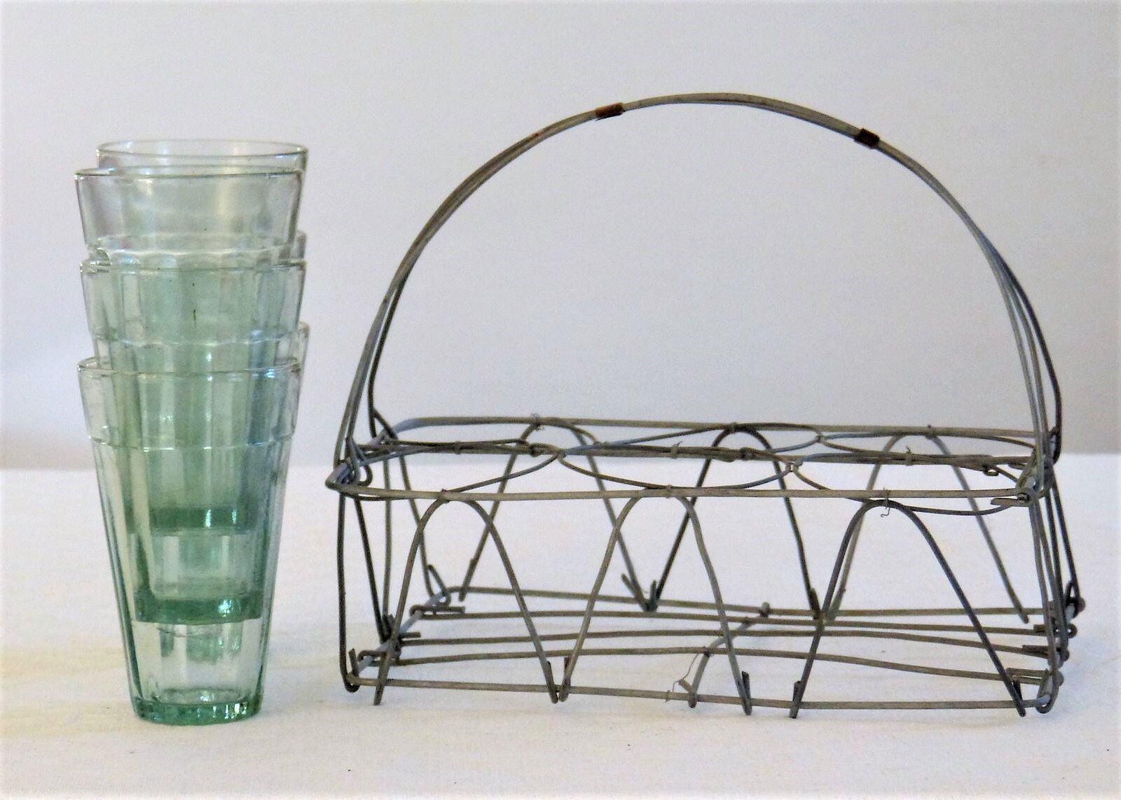 Together with 6 glasses wire basket