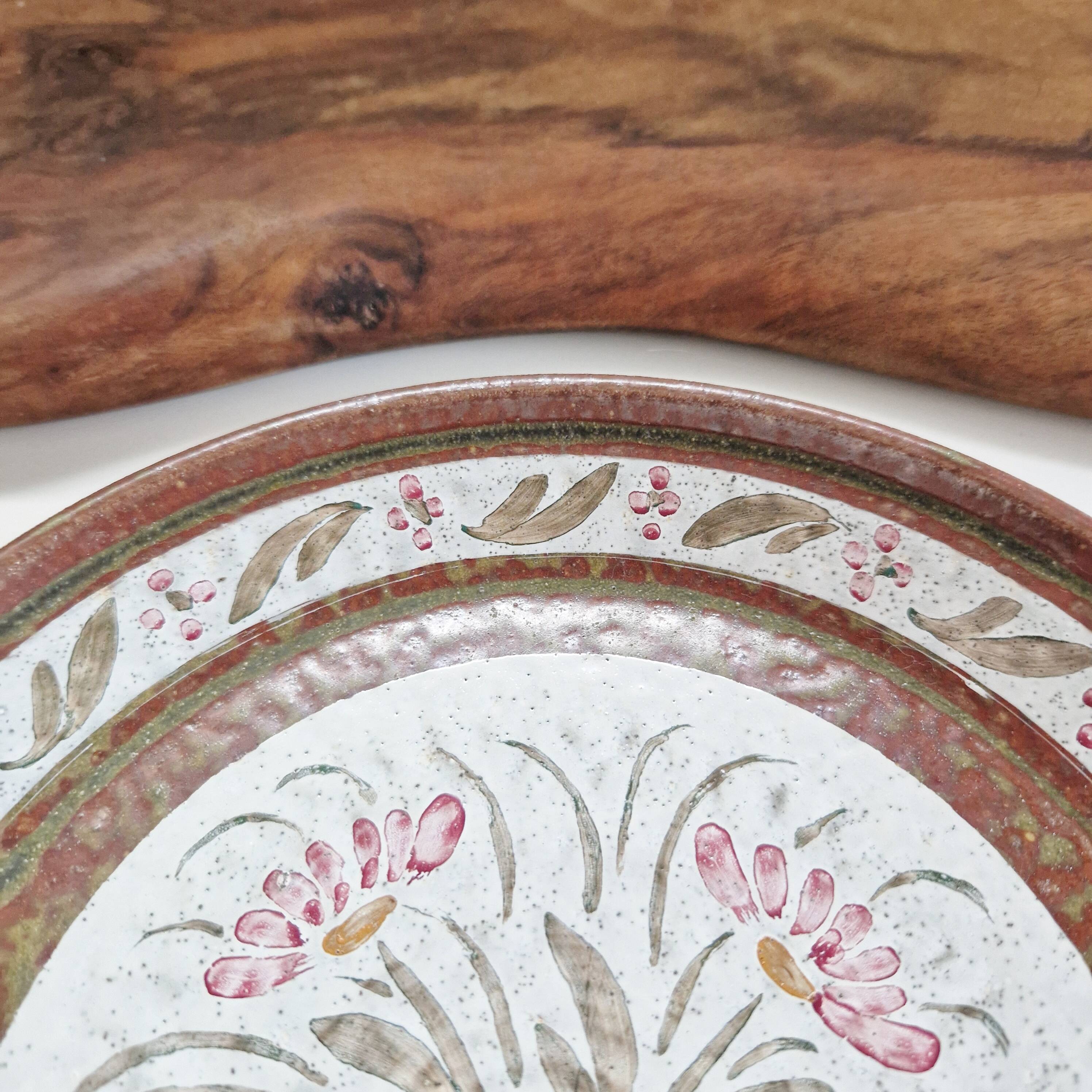 Keraluc quimper stoneware plate with pink flower motif, hand-decorated, 22 cm