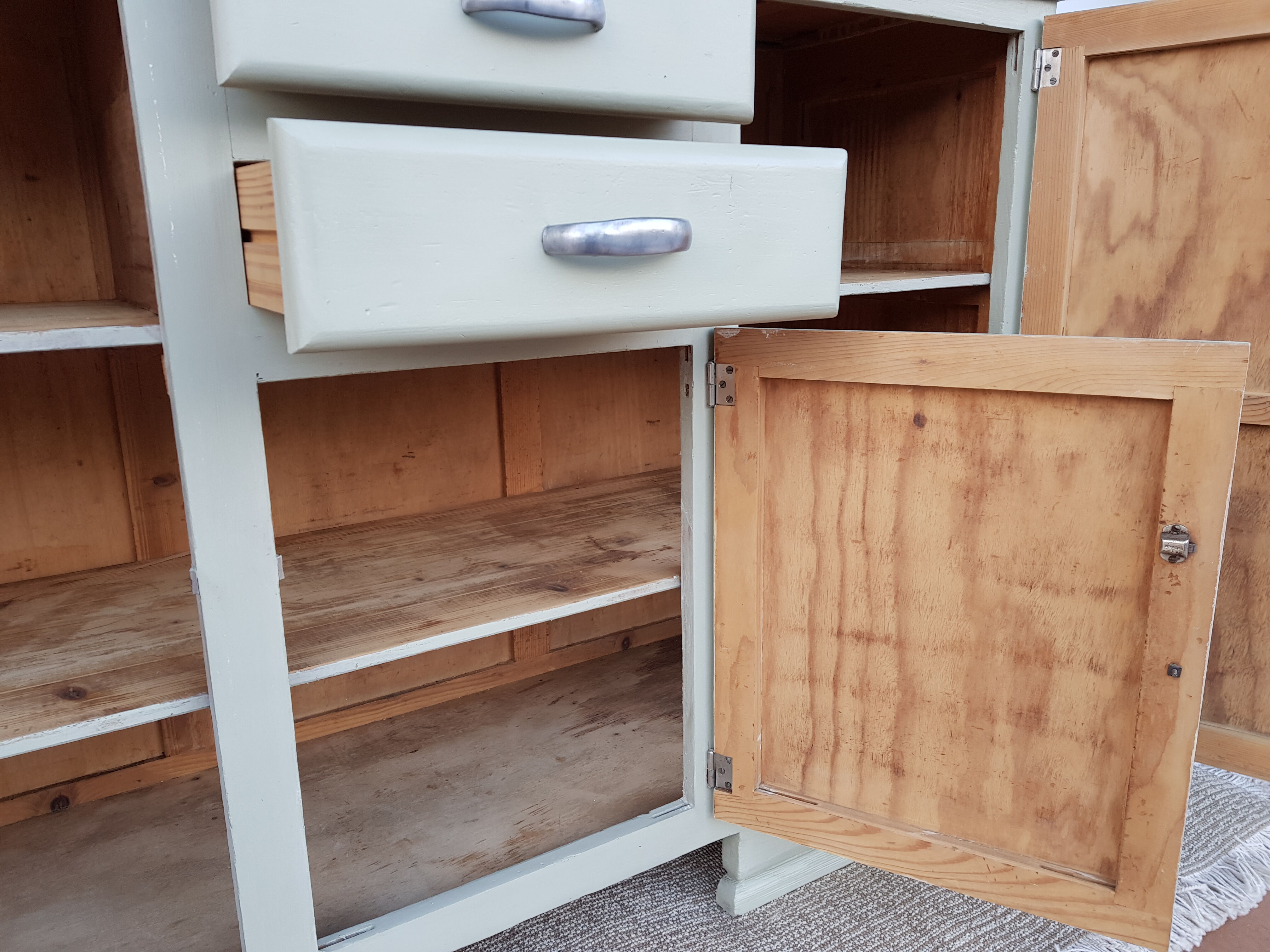 Old furniture style Mado Green/greyed 40s