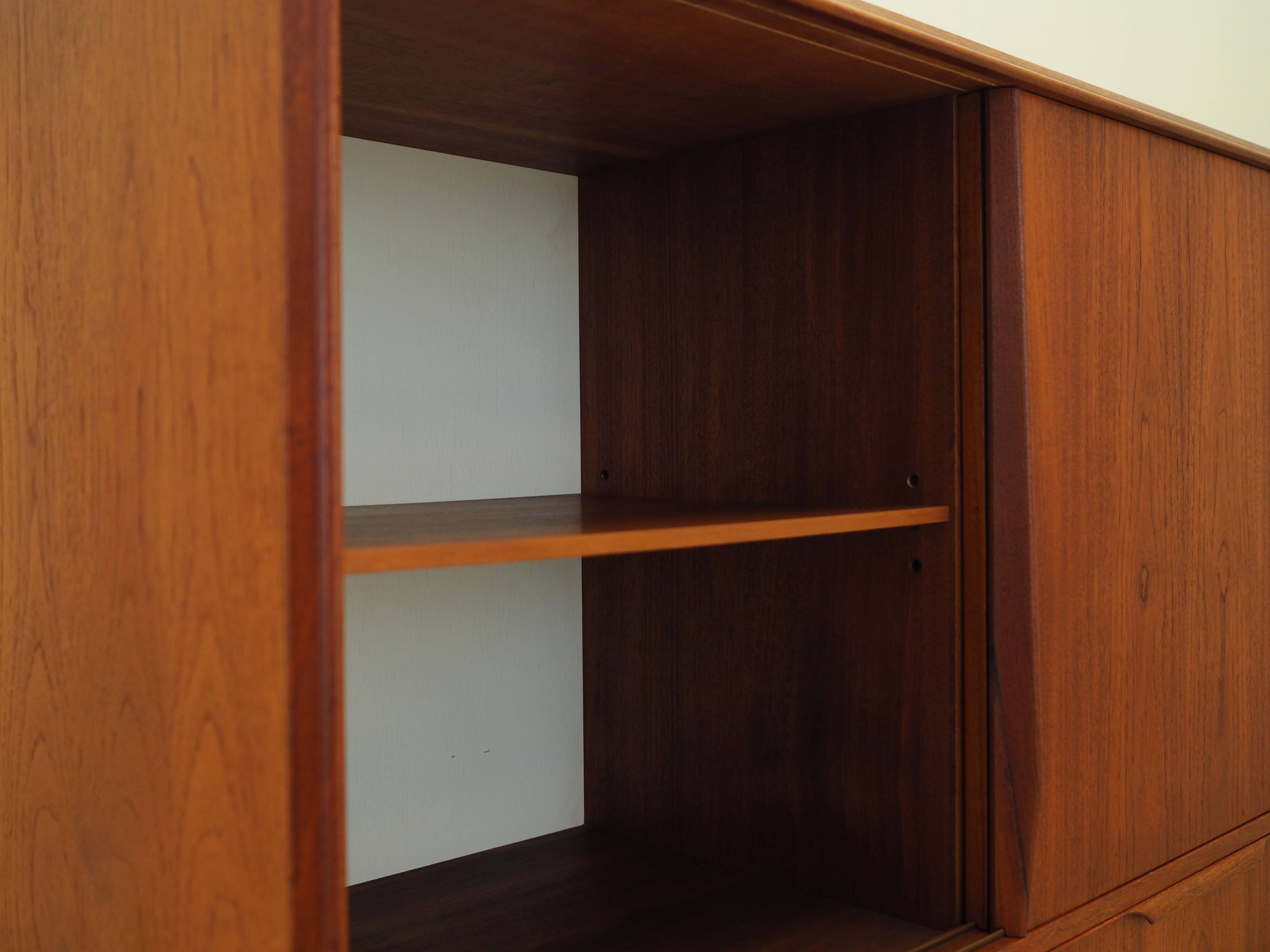 Enfilade en teck, design danois, années 1970, production : Danemark