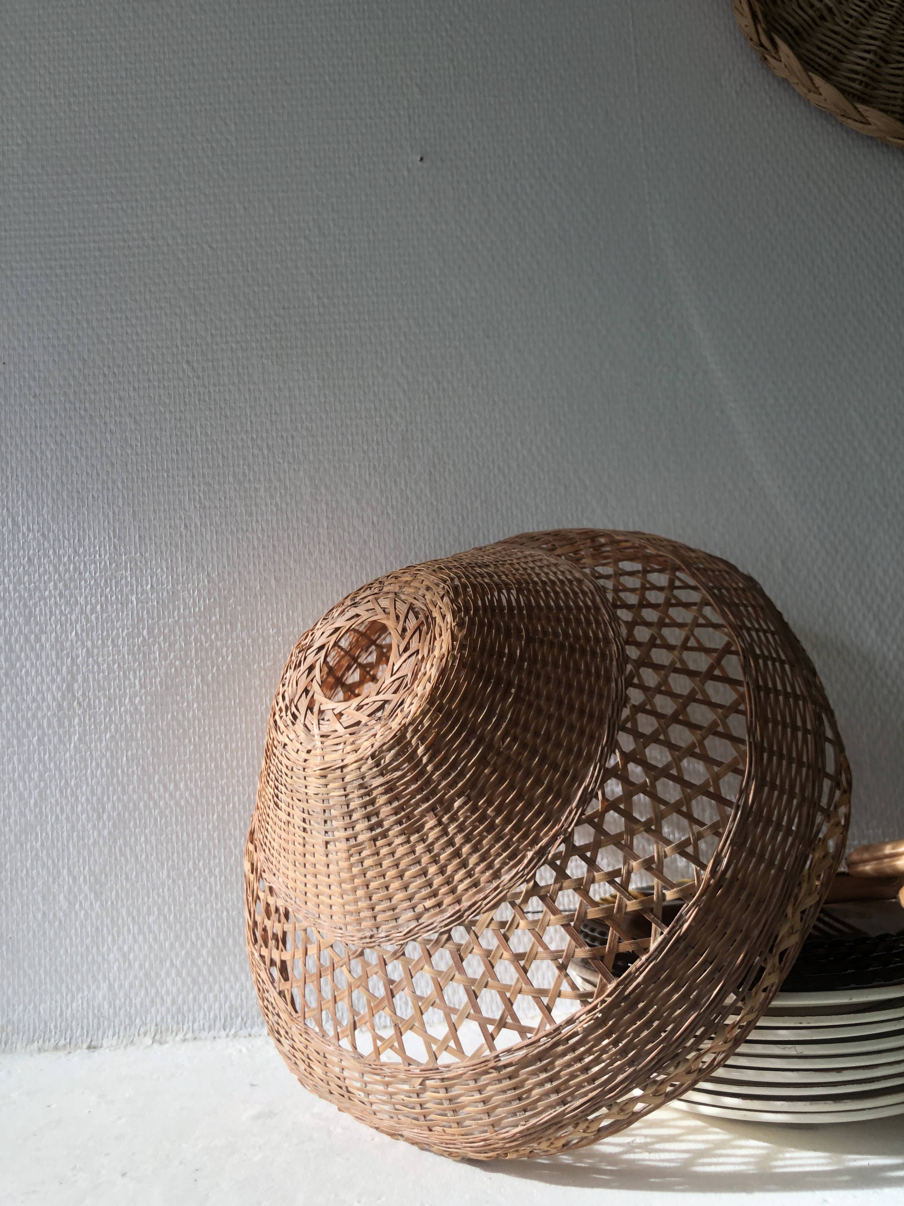 Flower-shaped rattan pendant light/lampshade