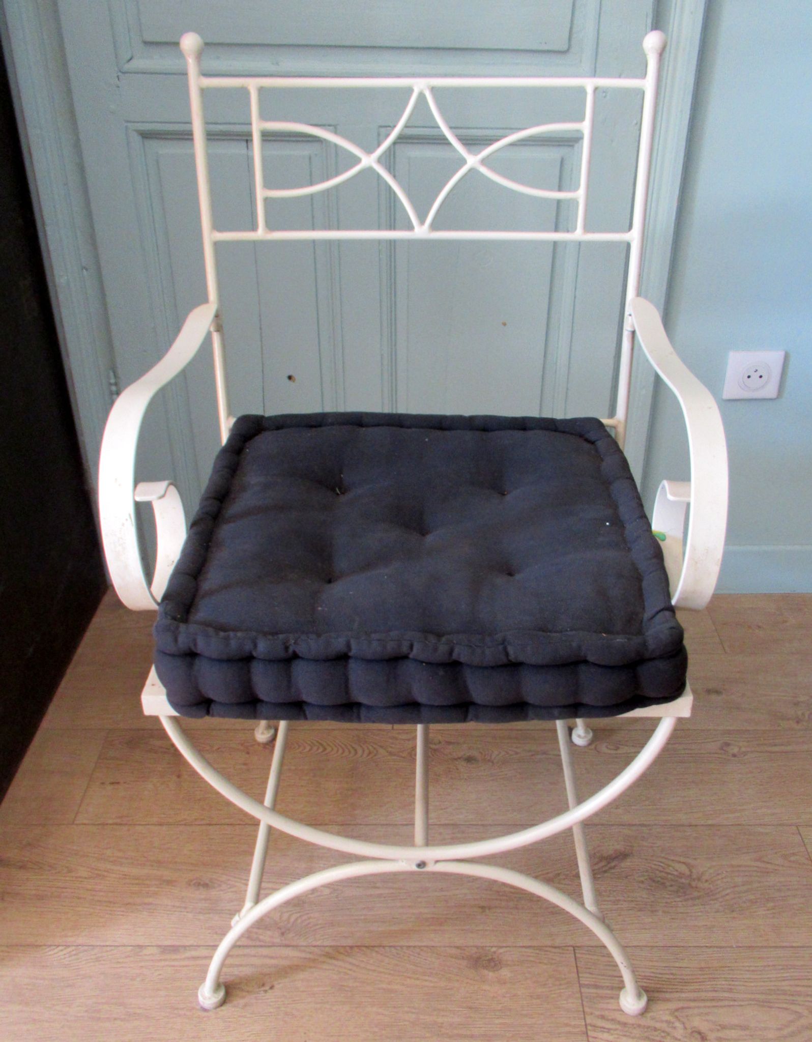 Set of garden seats, made of iron