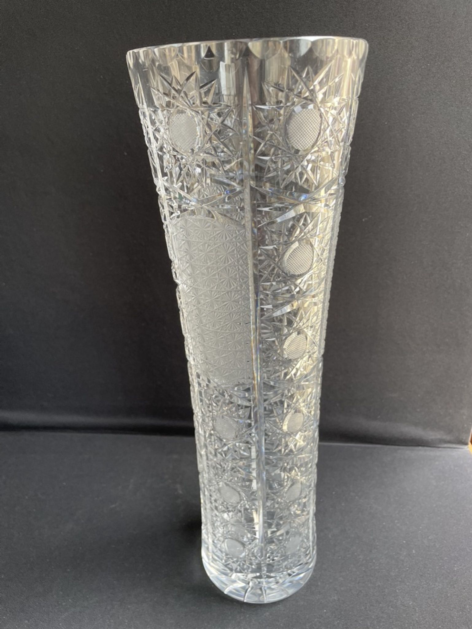Vase en cristal taillé – milieu xxème