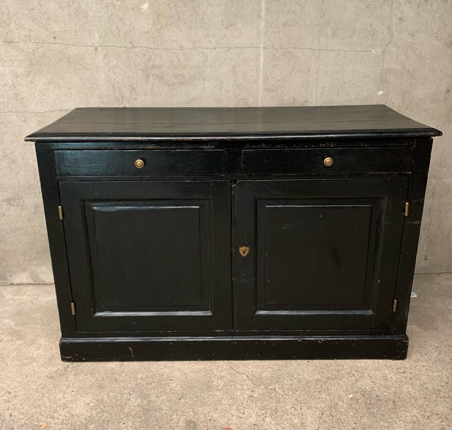 Black Parisian buffet