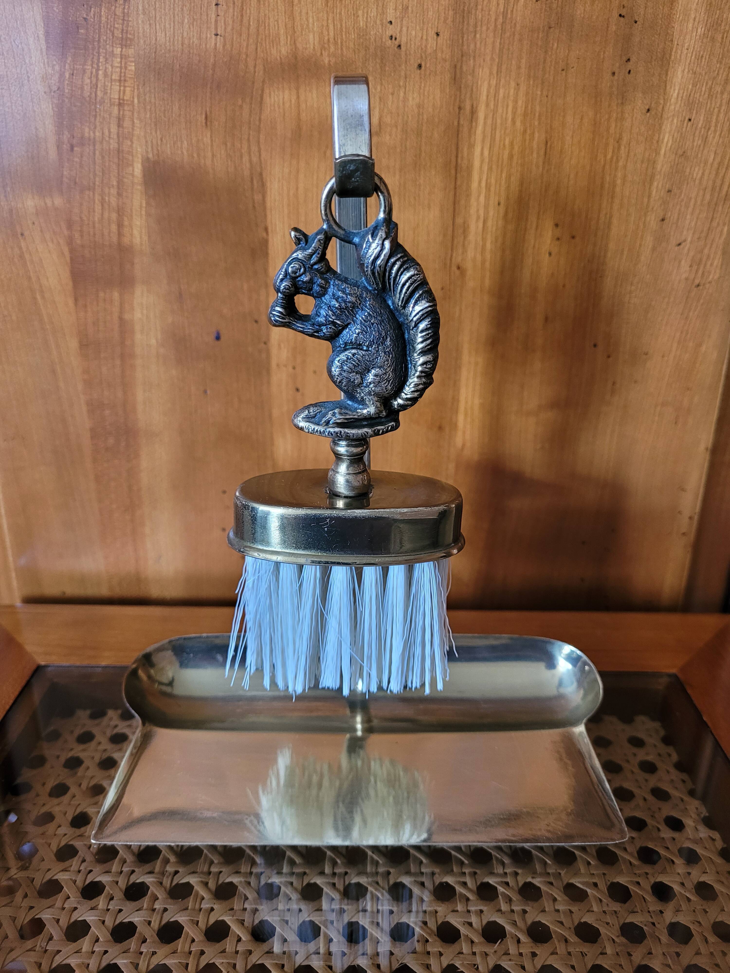 Table crumb pickup