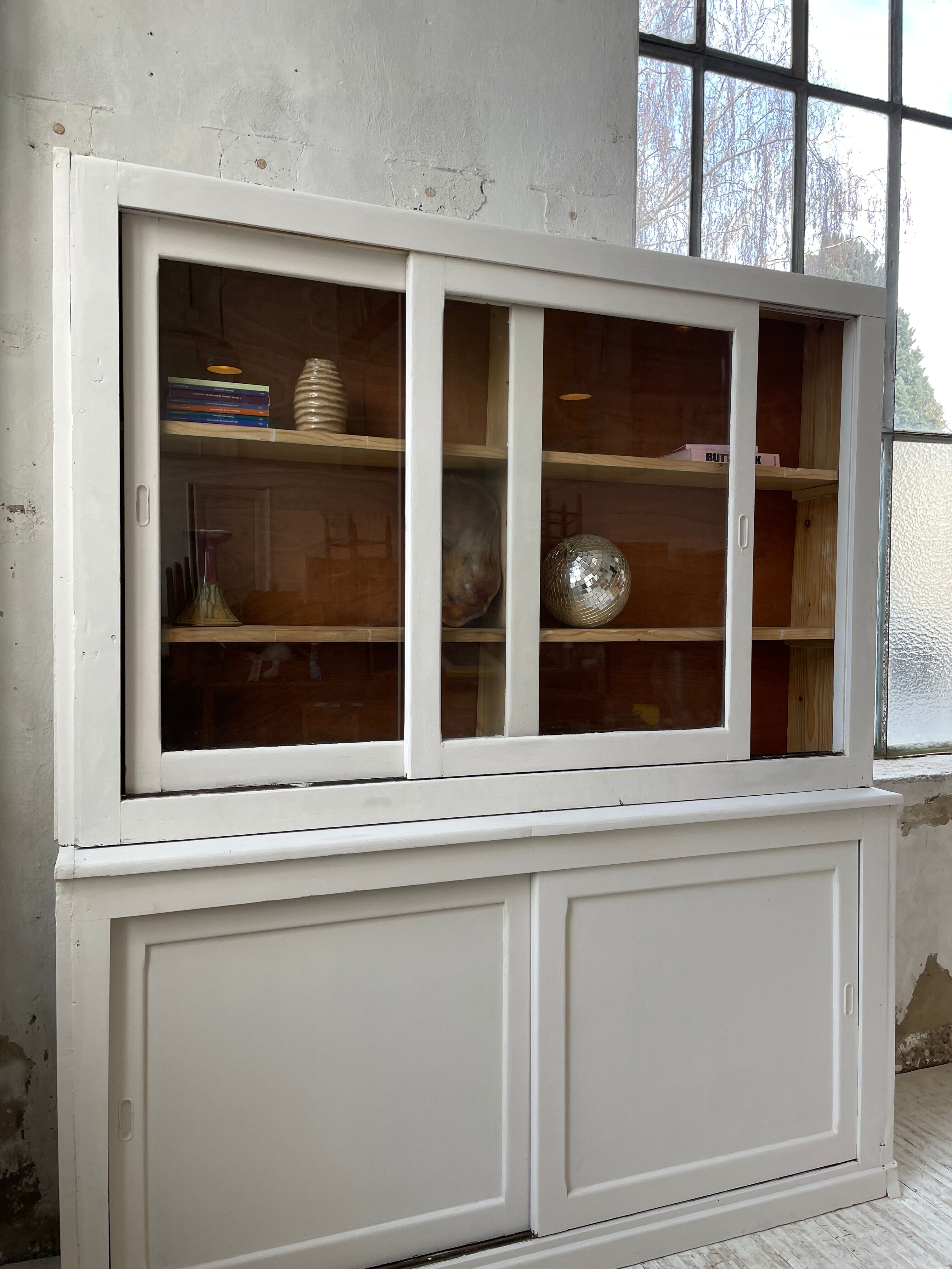 Library showcase ivory white sliding doors