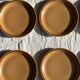 11 assiettes à dessert en grès liseré brun Sarreguemines