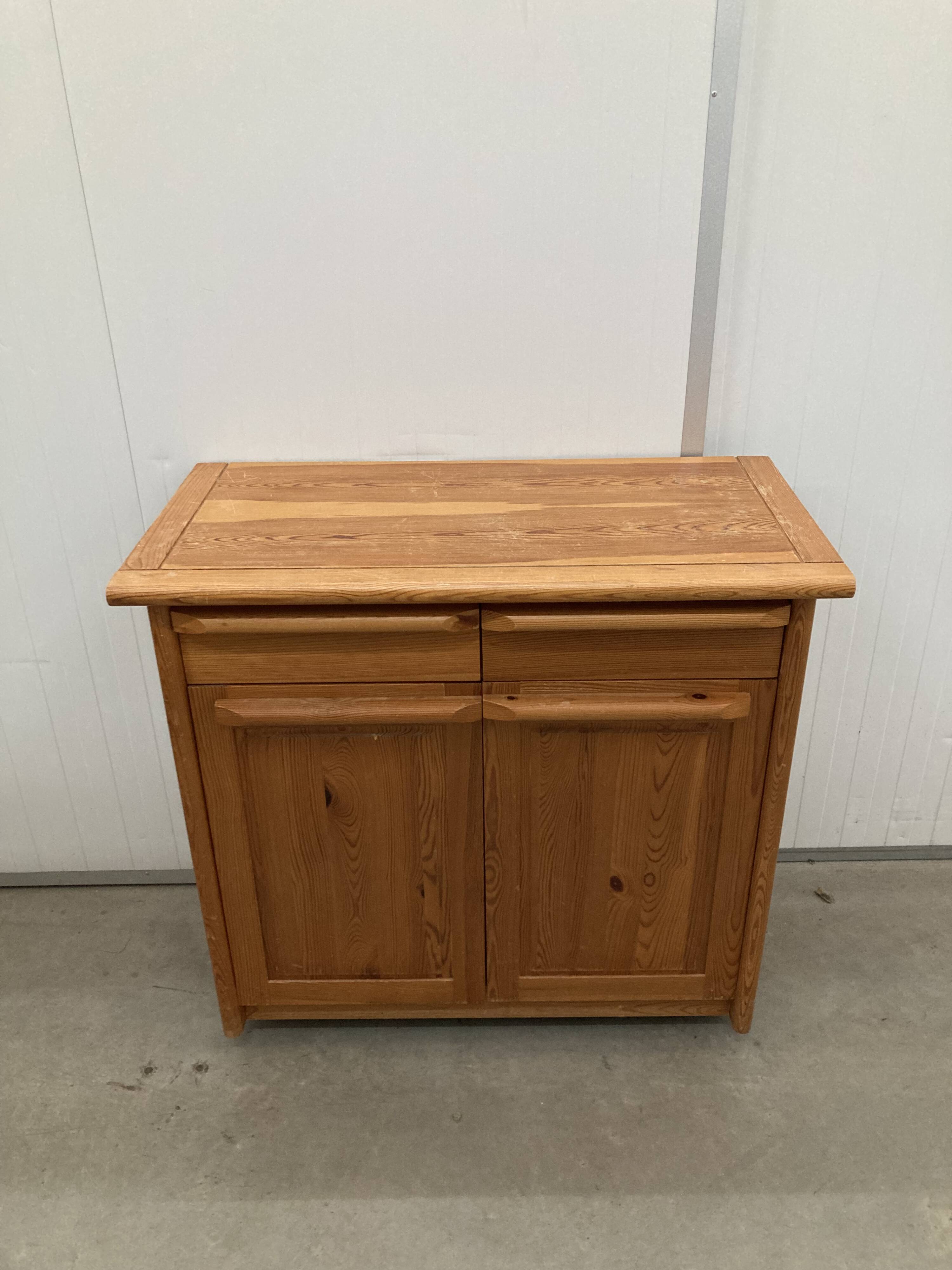 Buffet vintage en pin des années 70