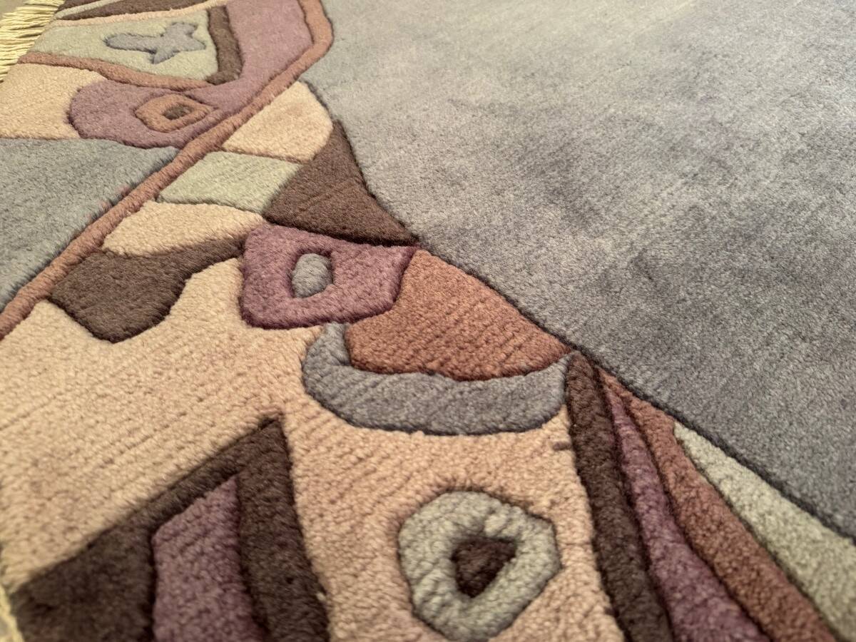 Round Nepalese rug diameter: 200 cm