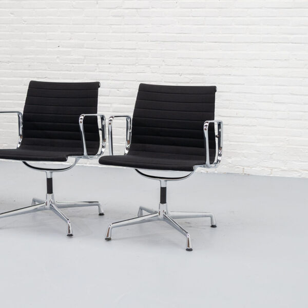 Chaise Eames EA 108 Vitra années 1990