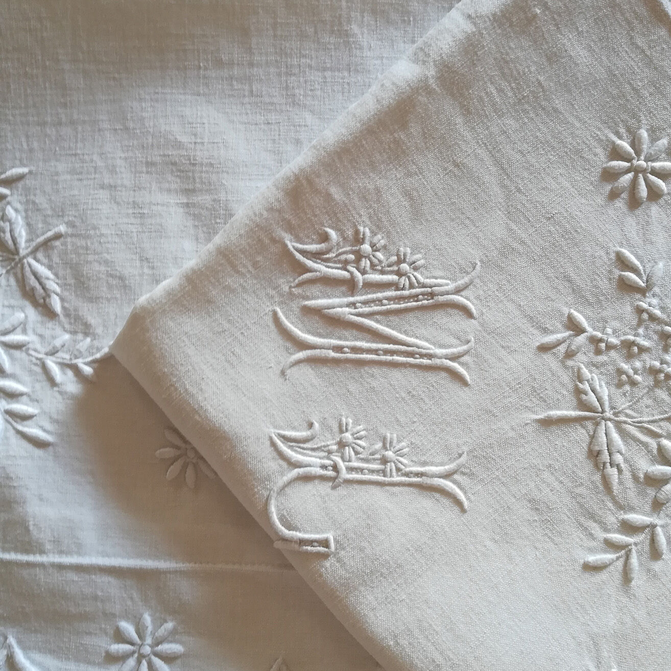 Bed adornment, 1 sheet and 2 embroidered pillowcases