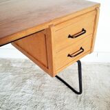 Minimalist vintage desk of the 1950s