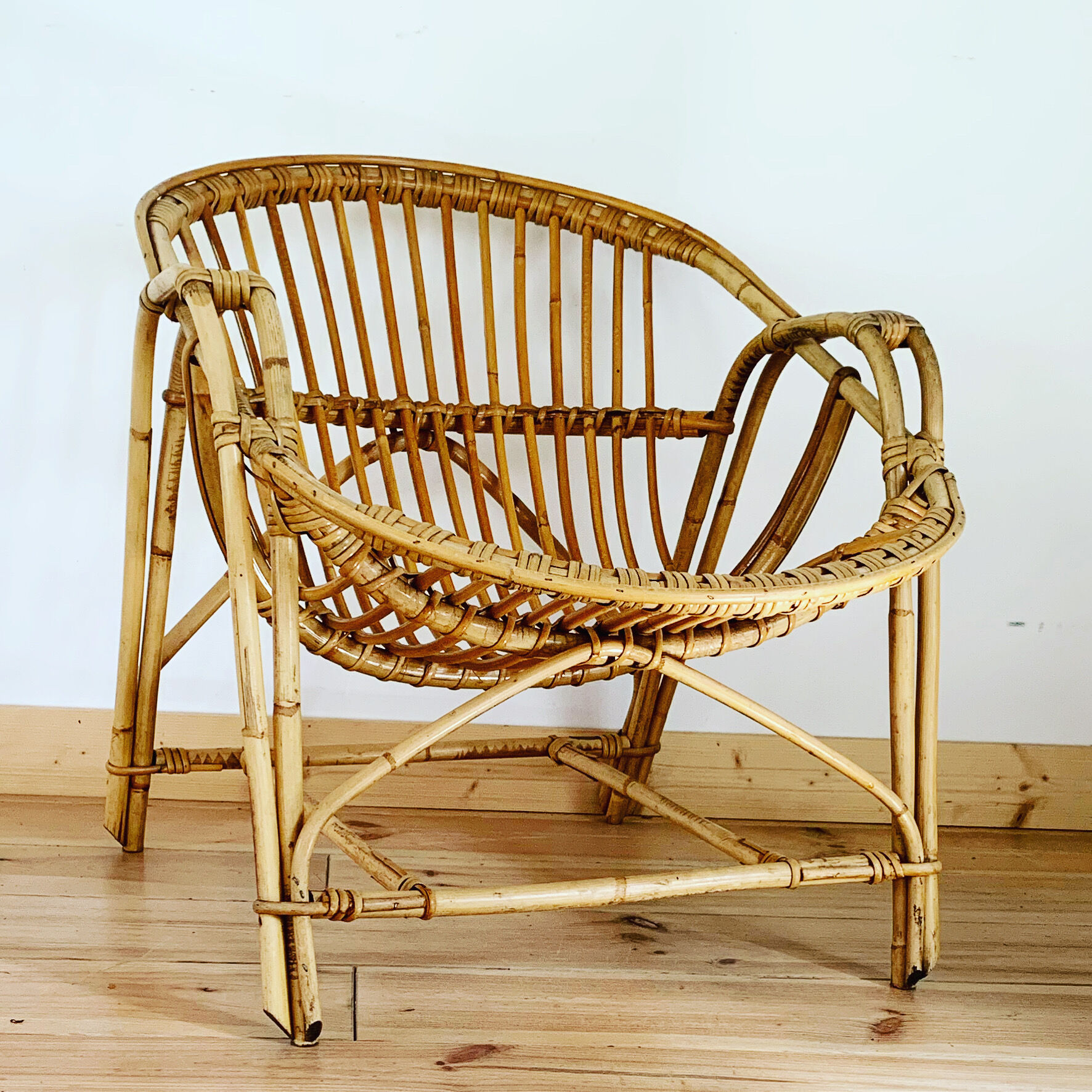Shell armchair of the 50s in rattan