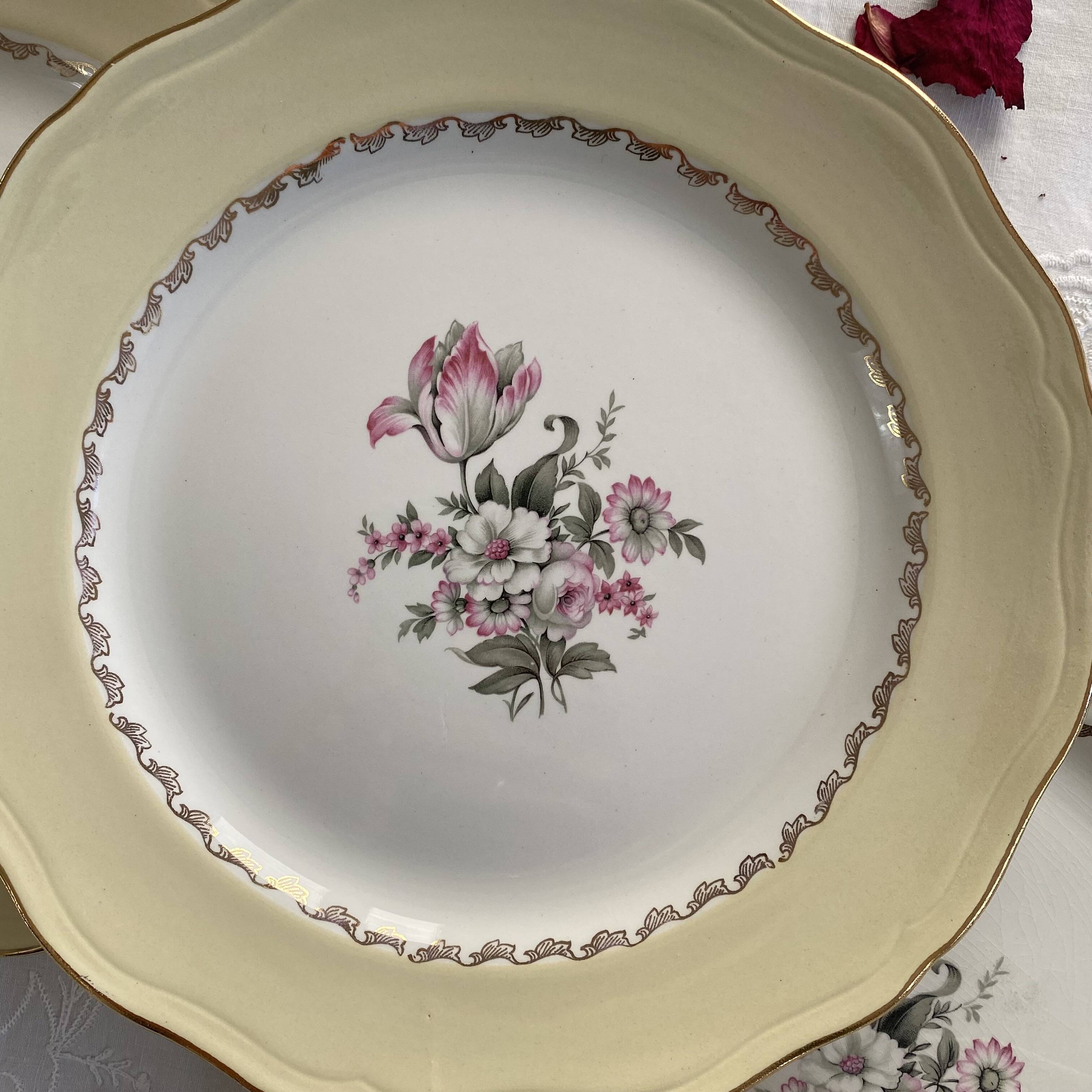 6 antique cream-coloured earthenware dinner plates with gold decoration and flowers.