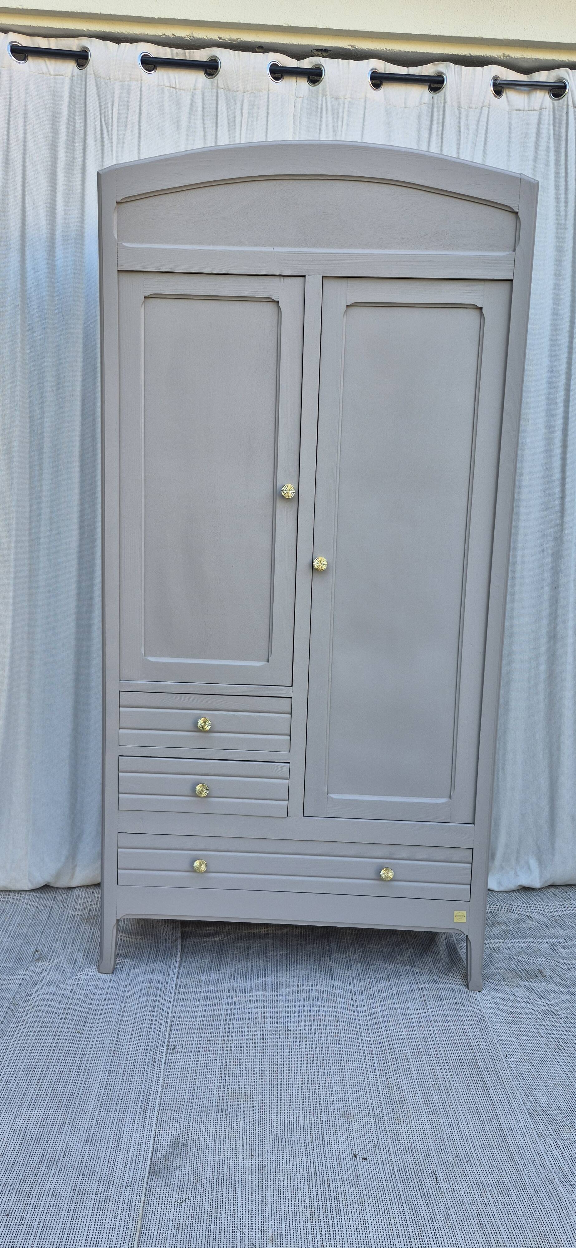 Armoire Parisienne d'hôtel