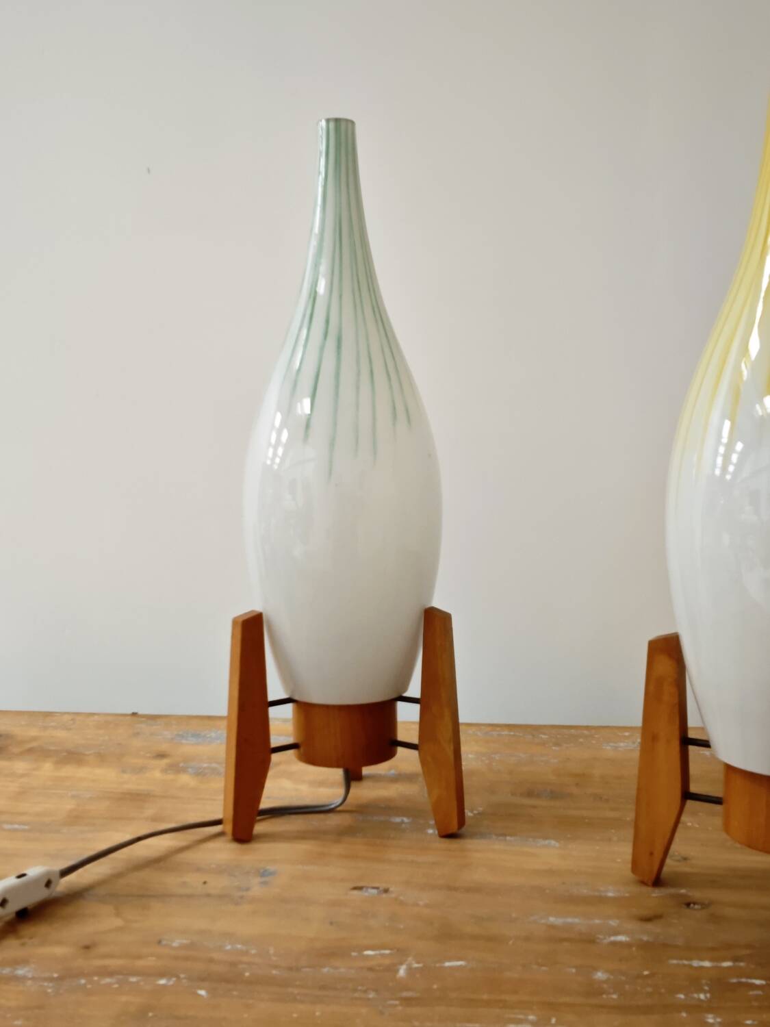 Lampe de table Drevo Humpolec opaline verte type 107/S