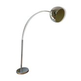 Très grand lampadaire arqué en métal chromé - 1970.