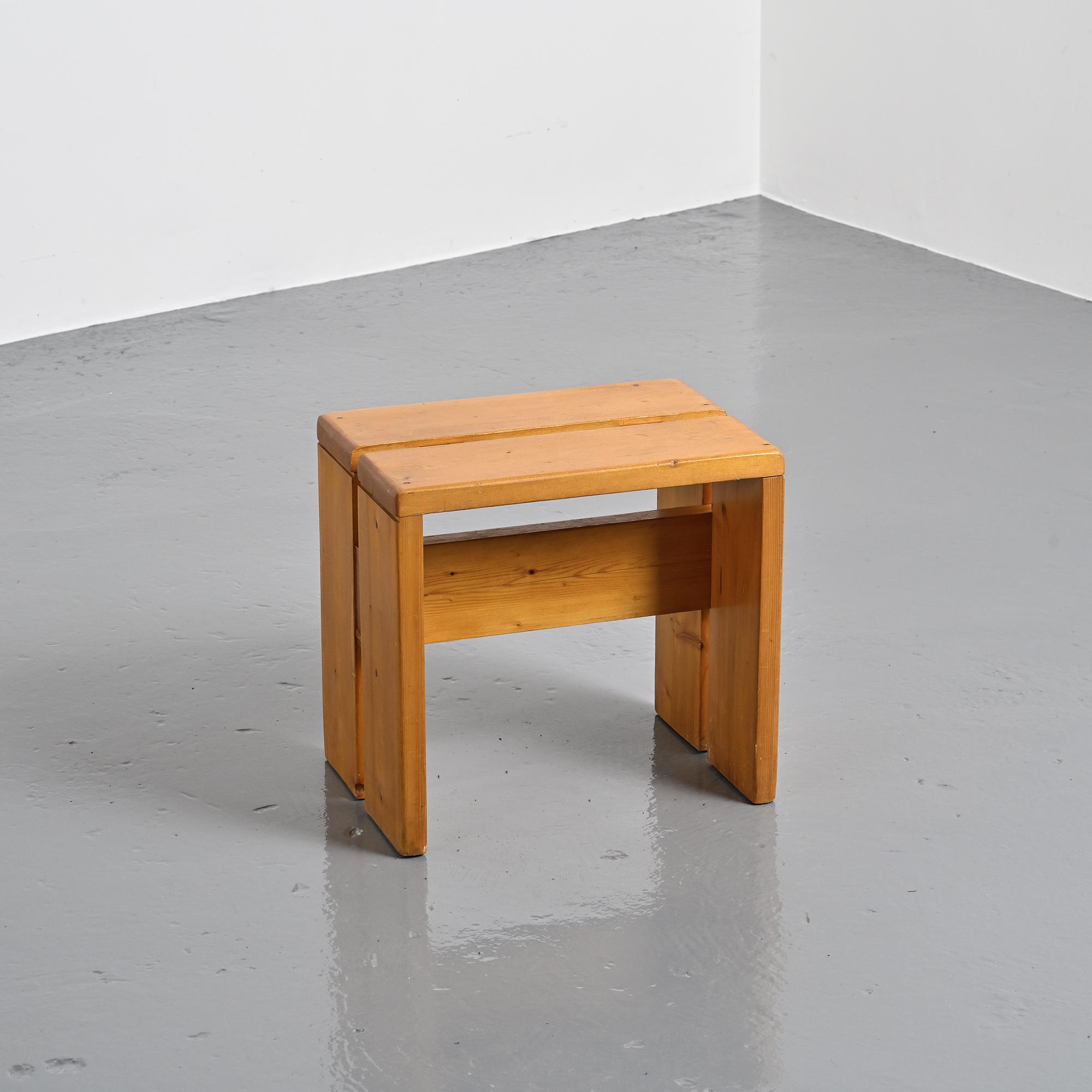 Solid pine stool Les Arcs.
