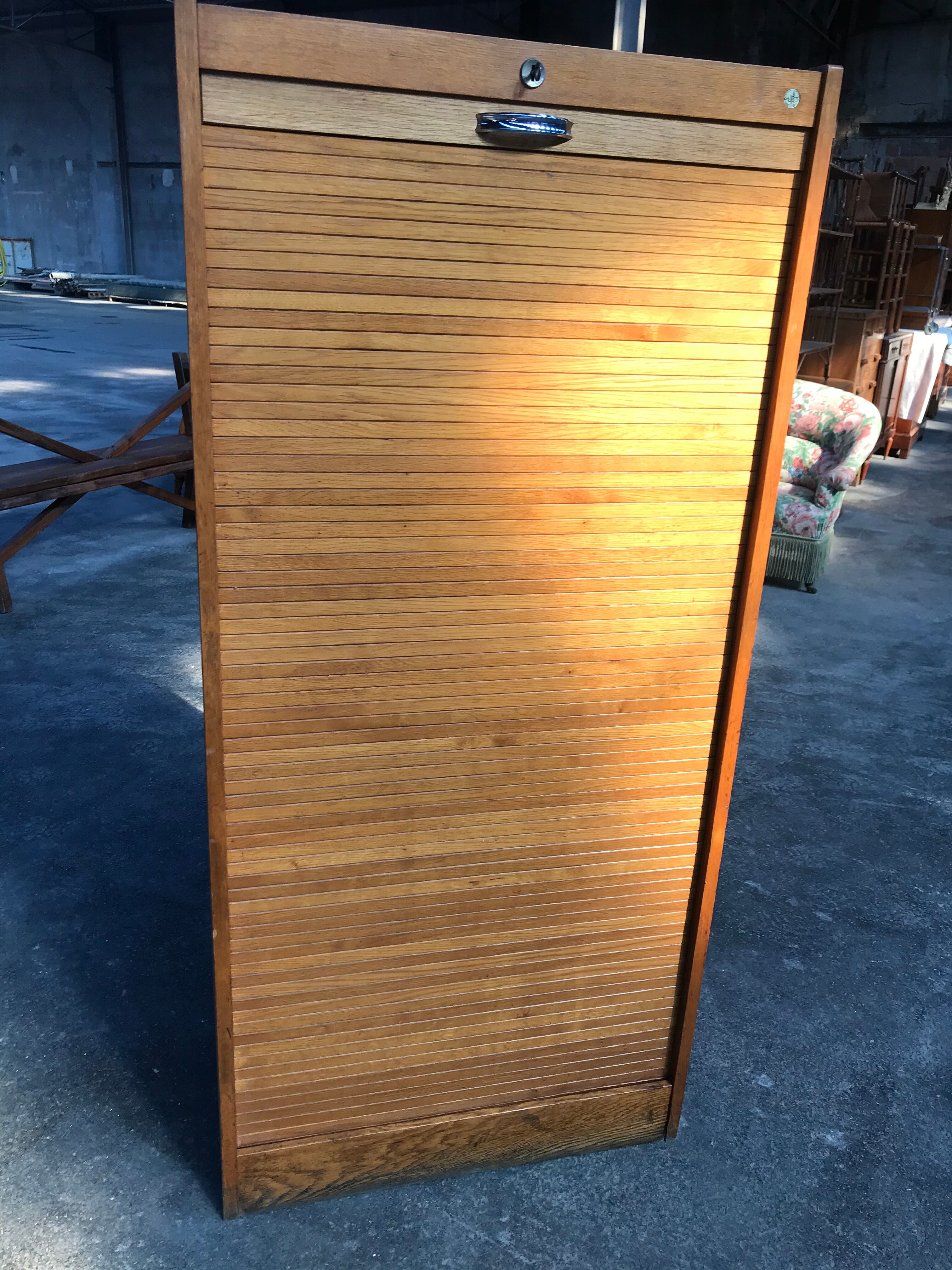 Furniture binder with oak curtain