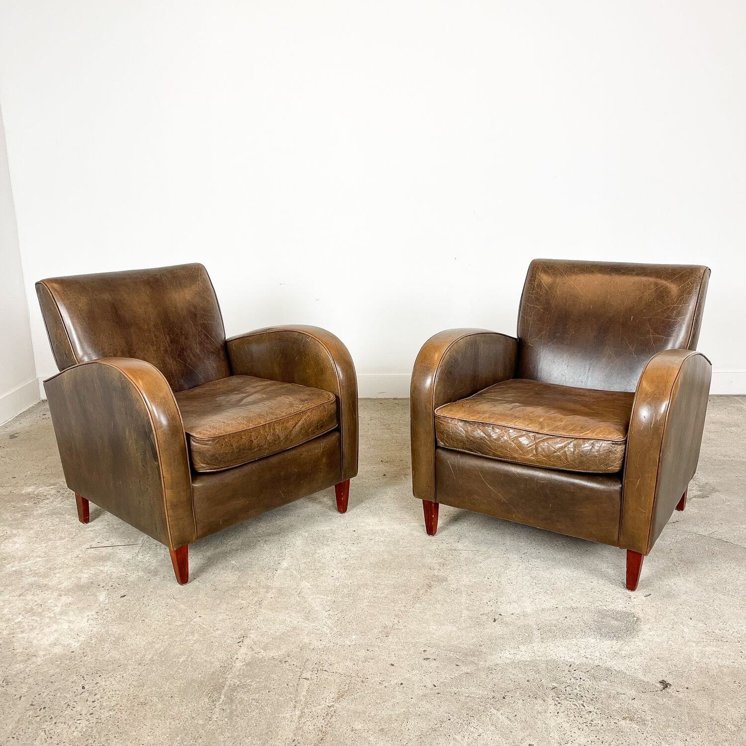 Set of two vintage leather wagon wheel armchairs Haarle