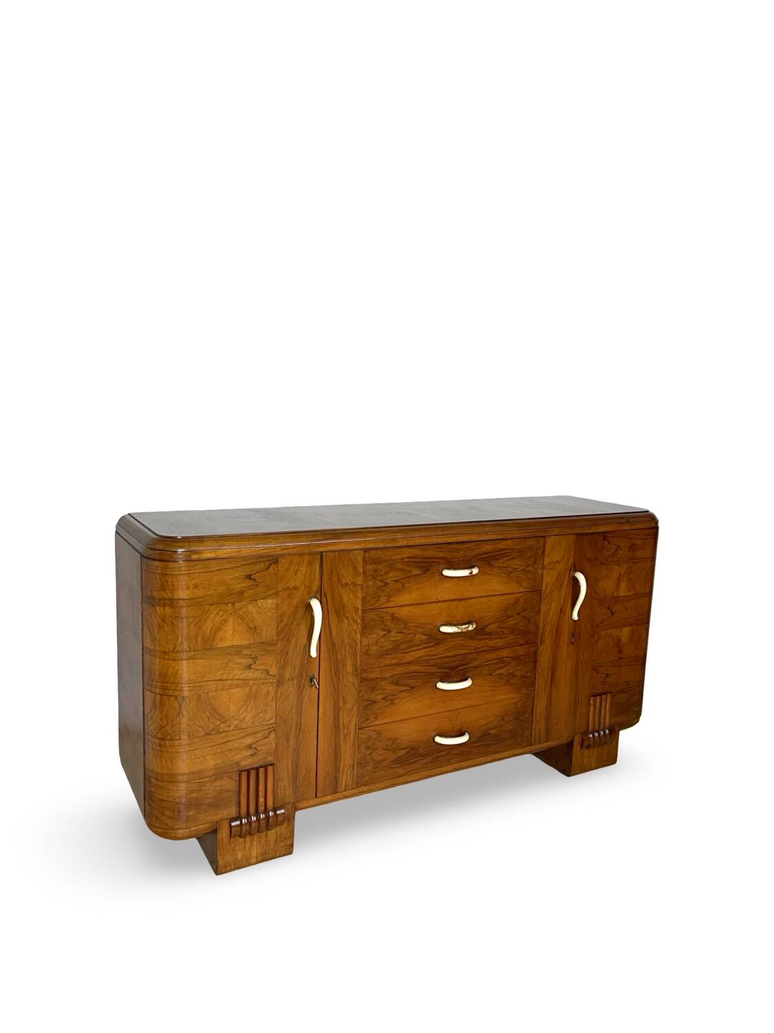 Buffet en noyer Art déco italien, de grande qualité.