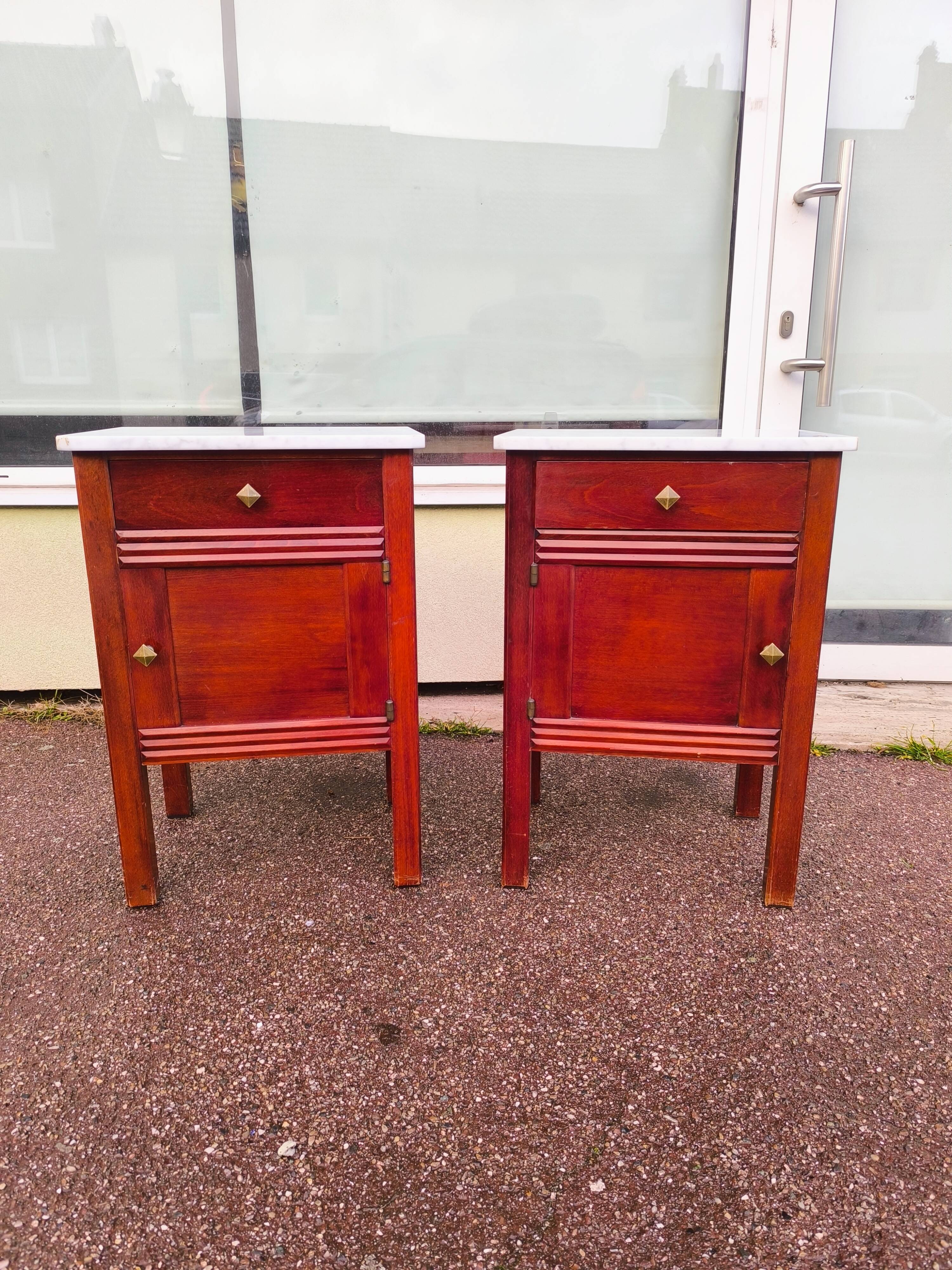 Set of 2 wooden and marble bedside tables.