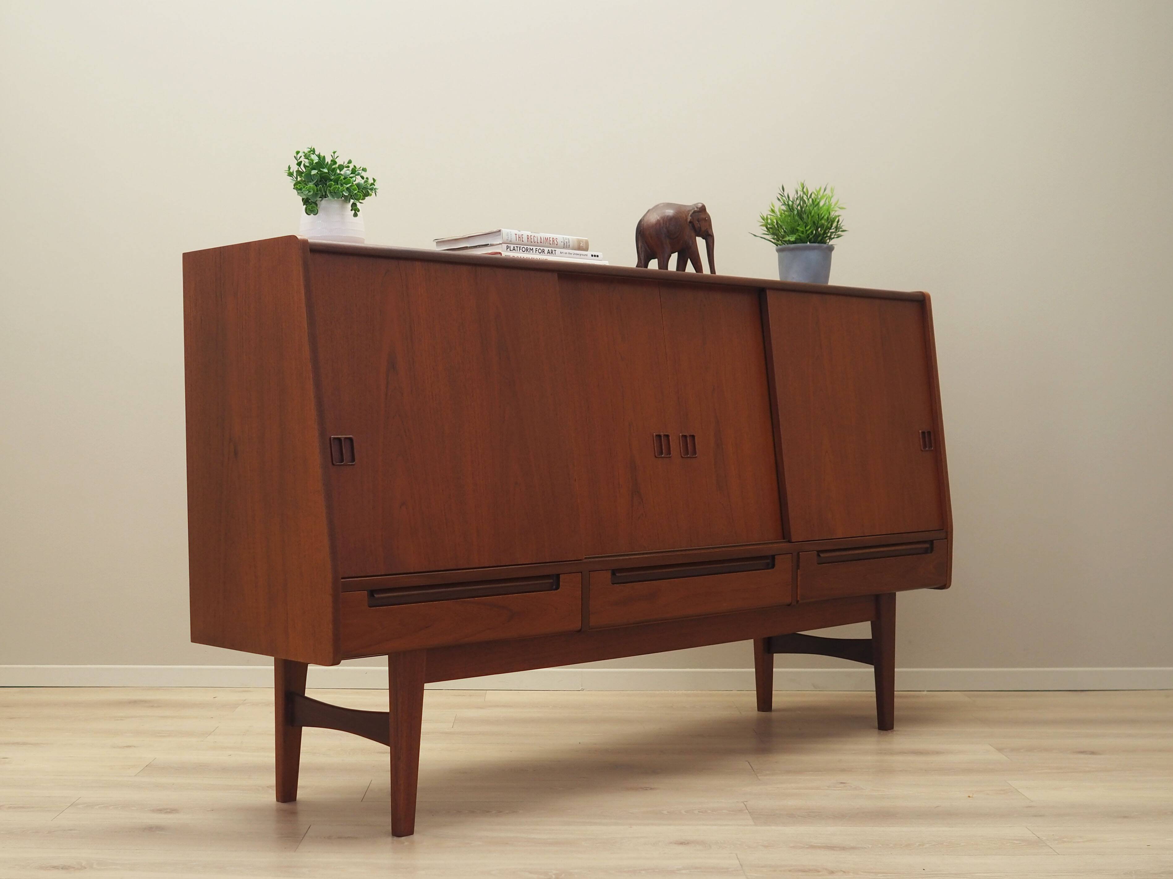 Enfilade haut en teck, design danois, années 1960, production : Danemark