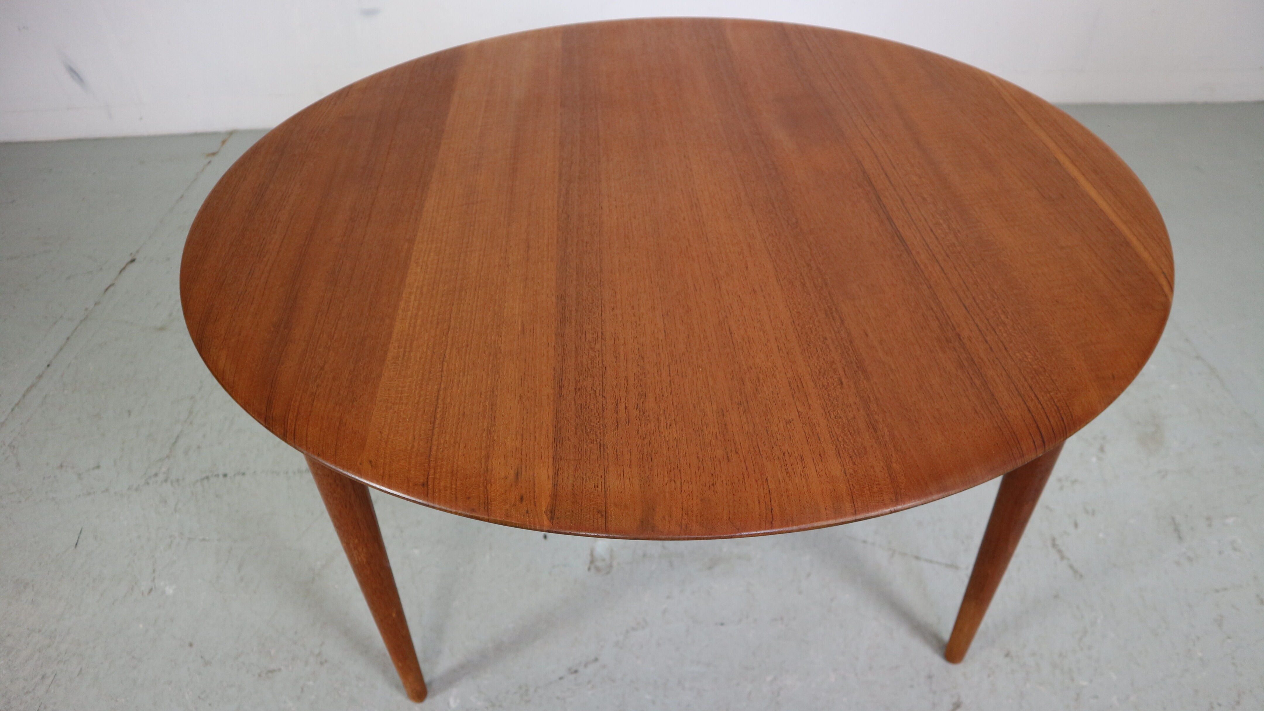 Peter Hvidt& Orla Mølgaard Nielsen Teak Round Coffee Table for France& Son, 1950