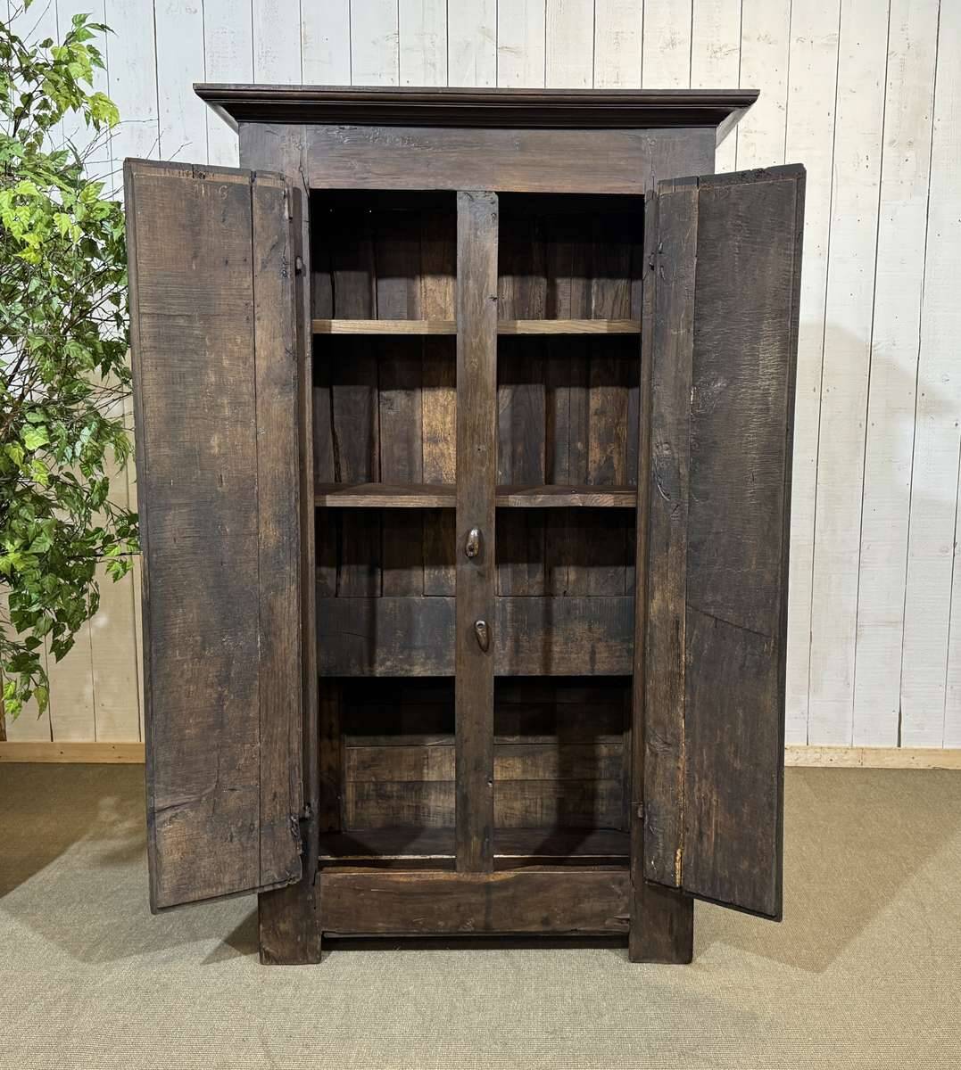 Entrance furniture, Breton wardrobe in oak and chestnut from the 19th century.
