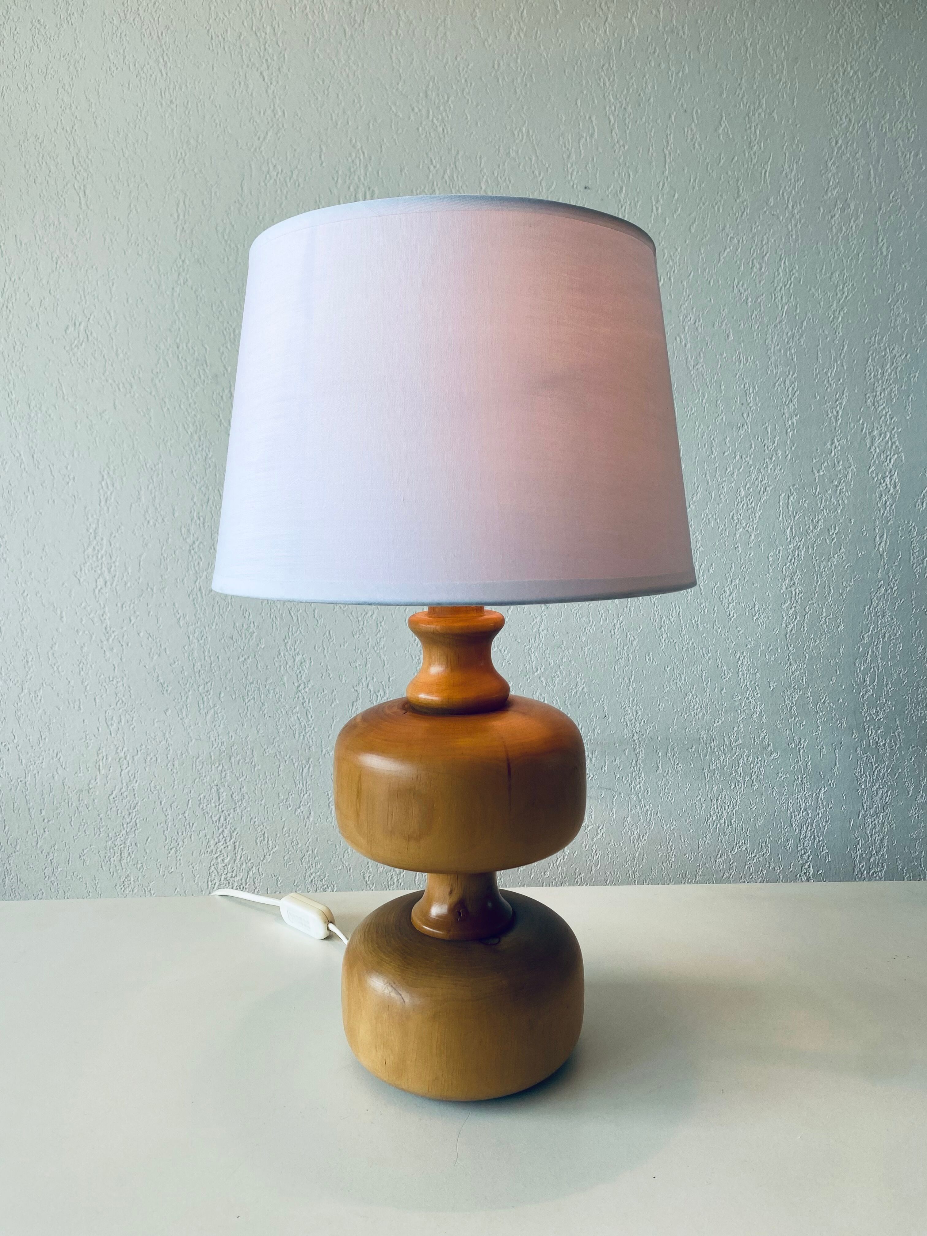 Lampe en bois tourné