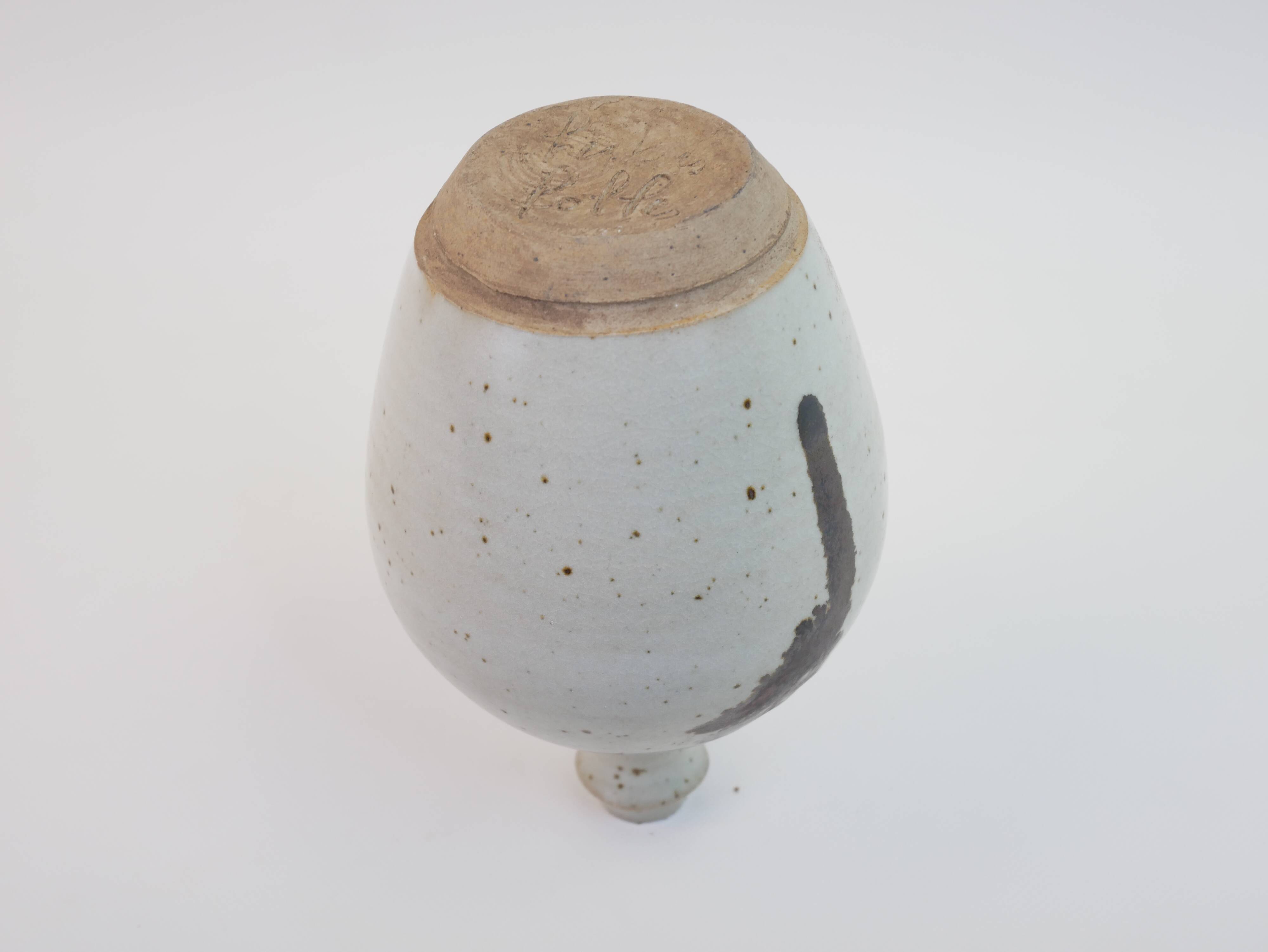 Bouteille en grès à motif végétal abstrait signé Herbes Folles