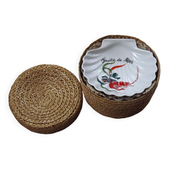 Serving bowls in l'hirondelle scallop shell in a basket 4851