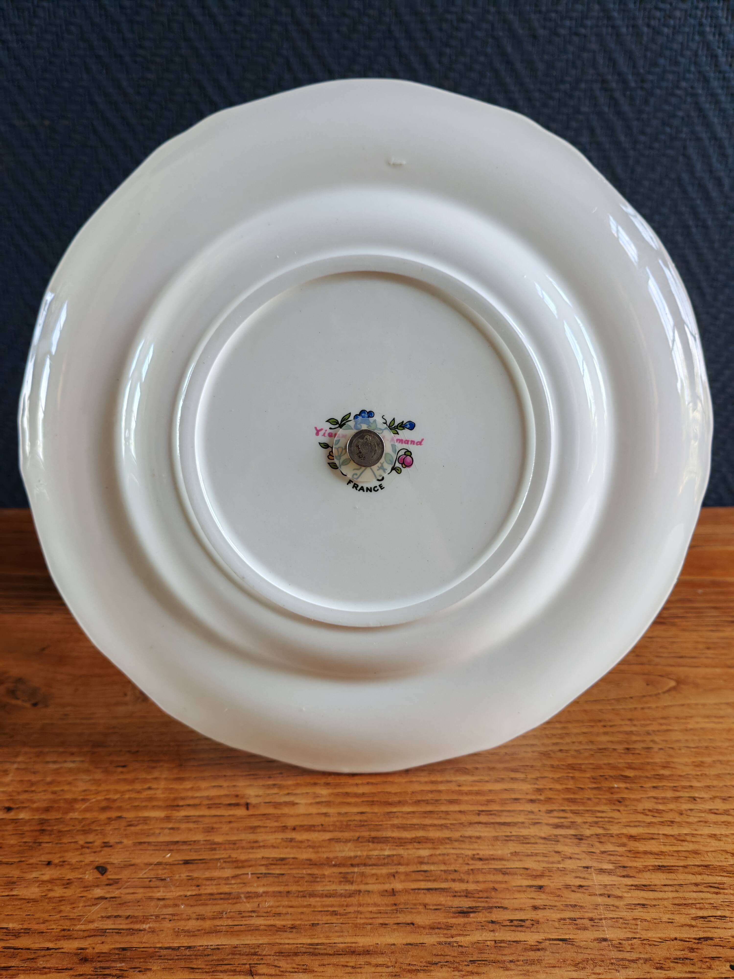 Two-tier porcelain cake stand