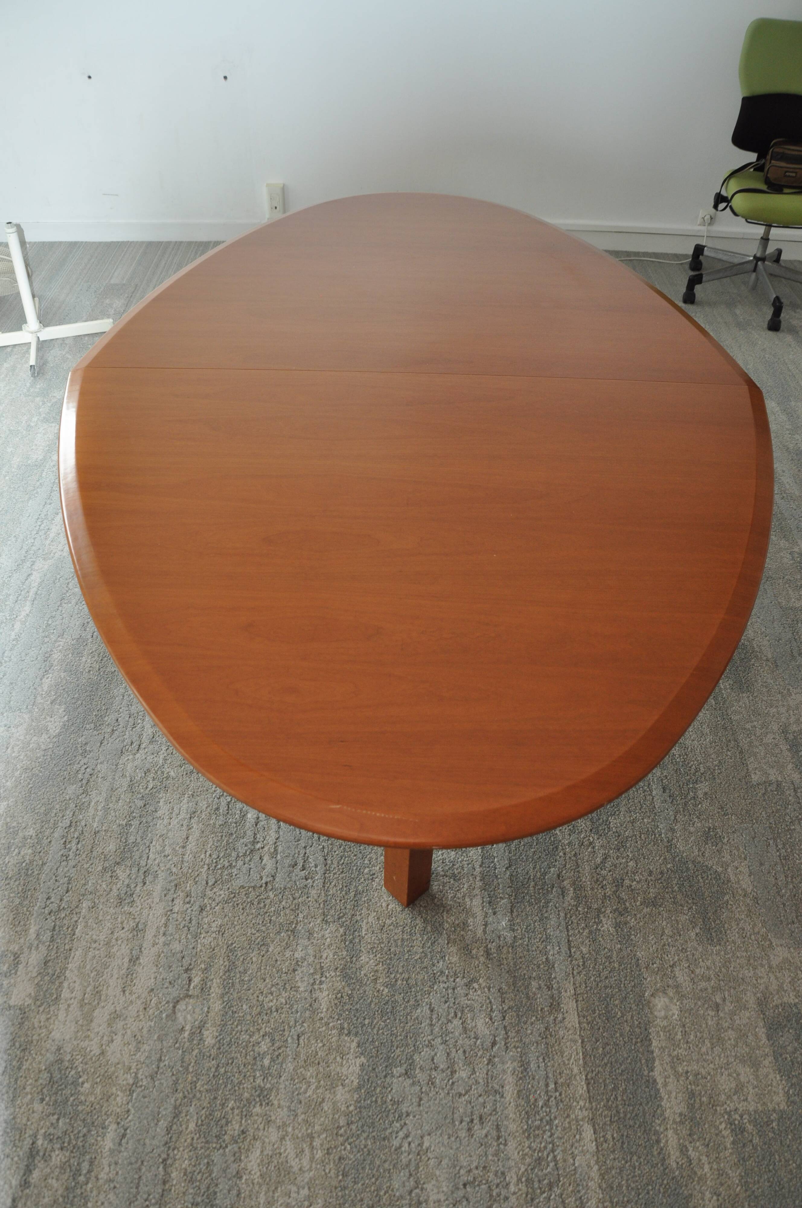 Grande table de conférence