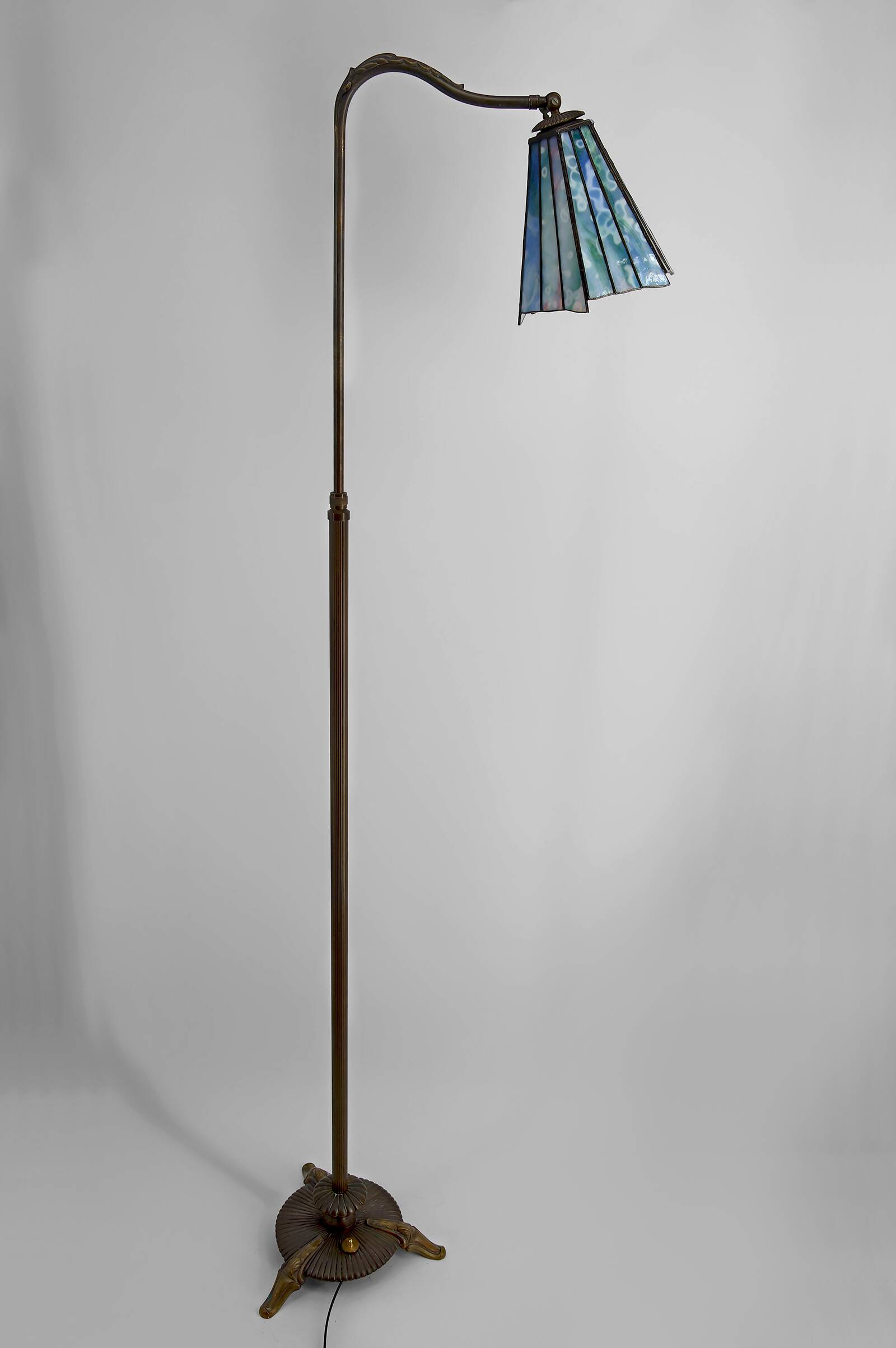 Art Deco reading lamp in bronze and stained glass – Circa 1920