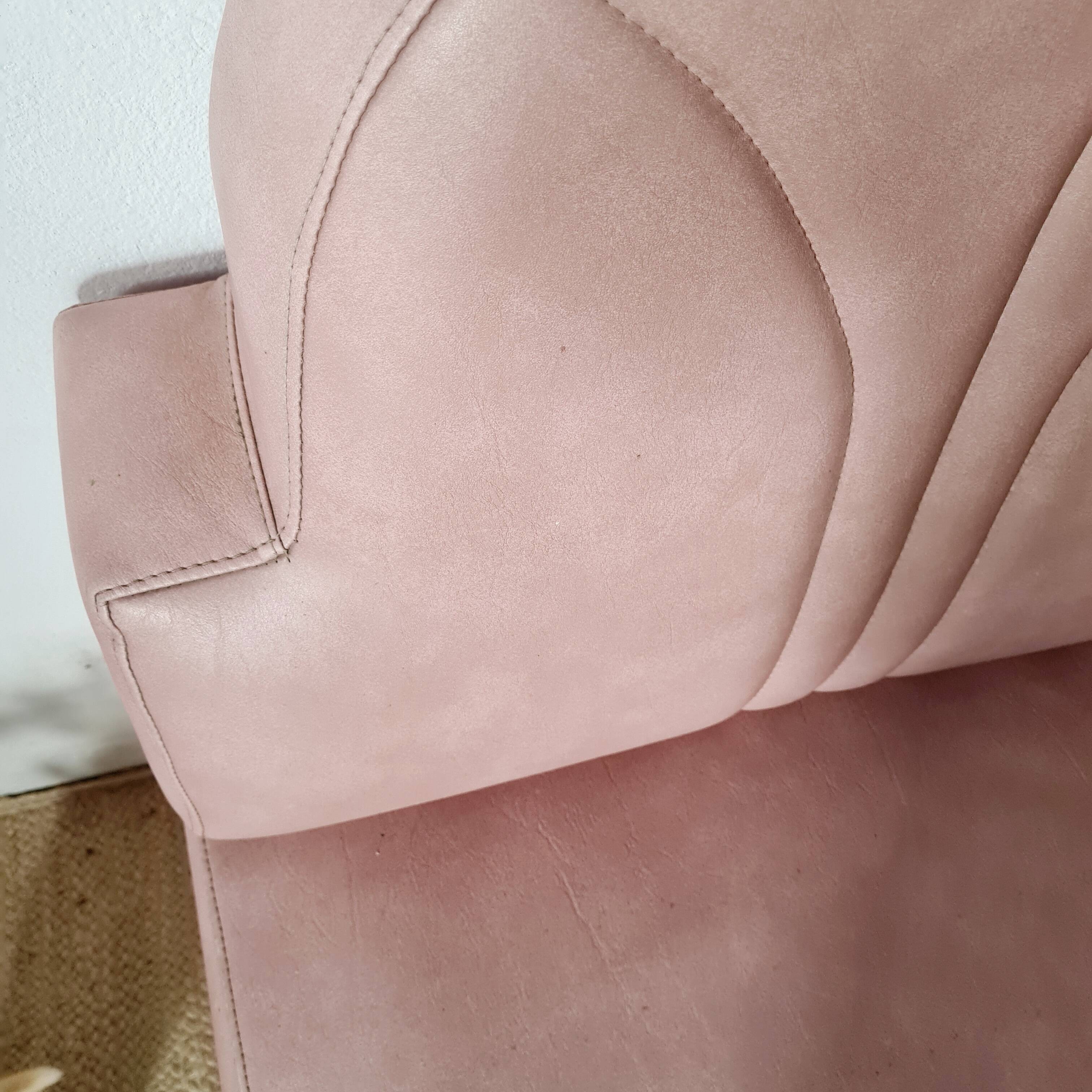 Single bar stool in pink stitched faux leather.