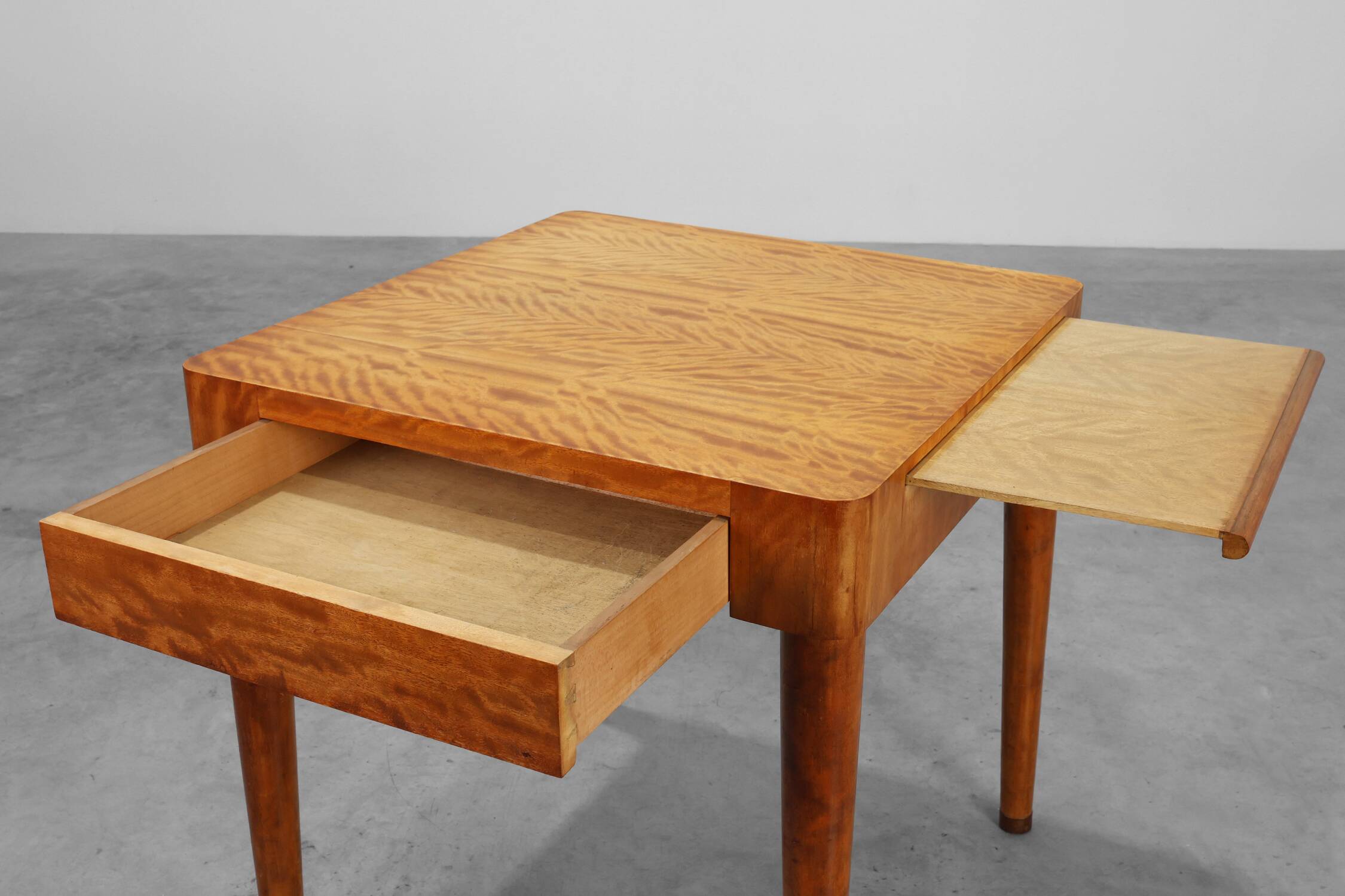 Art Deco Birch‑Veneered Side Table with Drawer, France 1920s