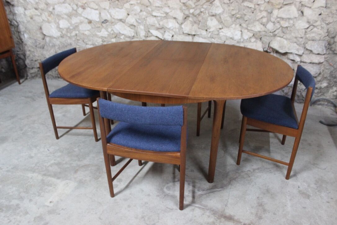 Set dining table 4 chairs by publisher McIntosh