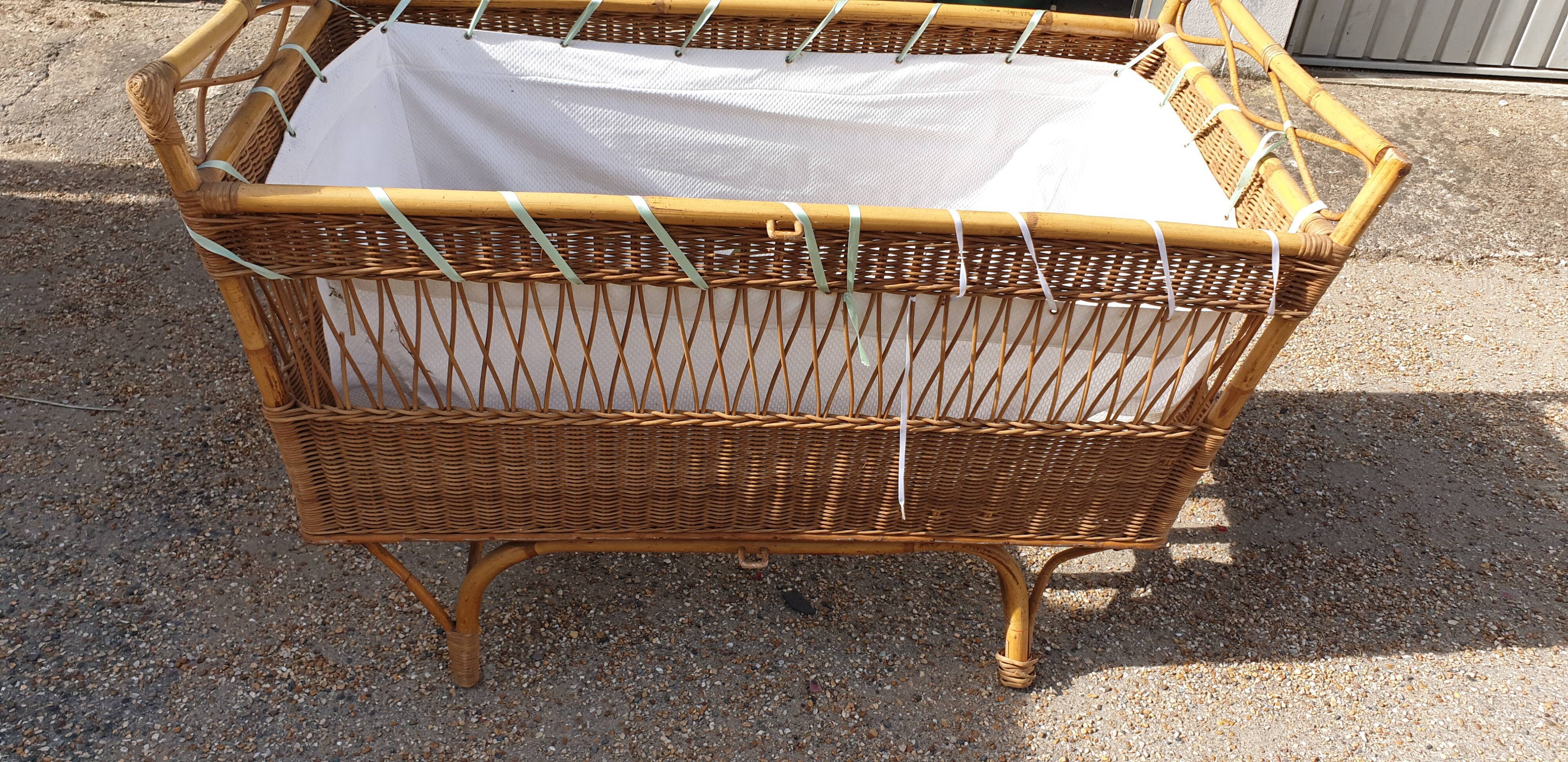 Rattan children's basket bed