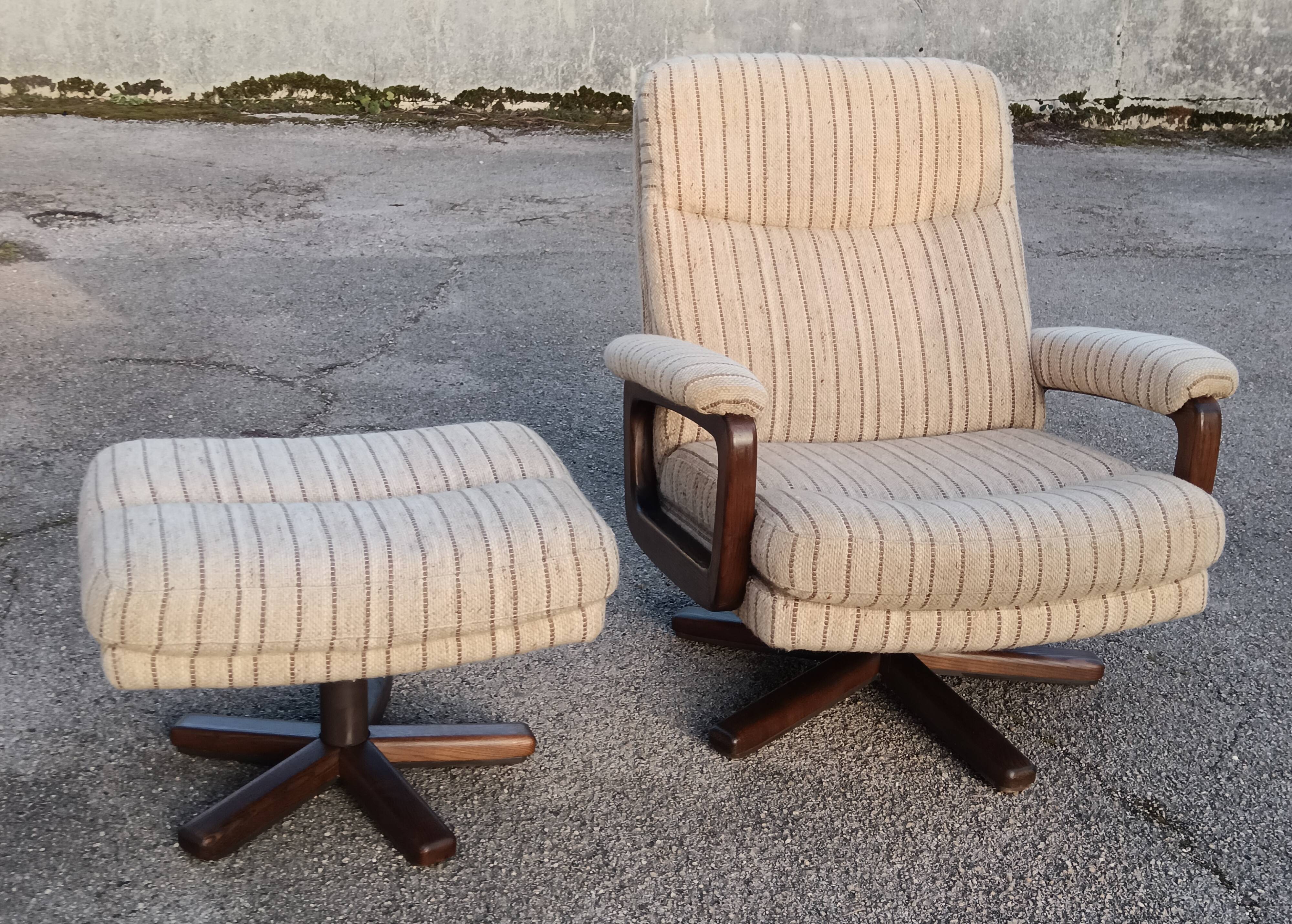 Mid-century 1970 swivel armchair and ottoman