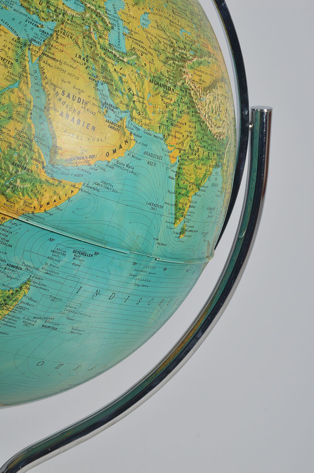 Globe de sol italien "Geoscope" avec éclairage de Ricoscope, années 1970