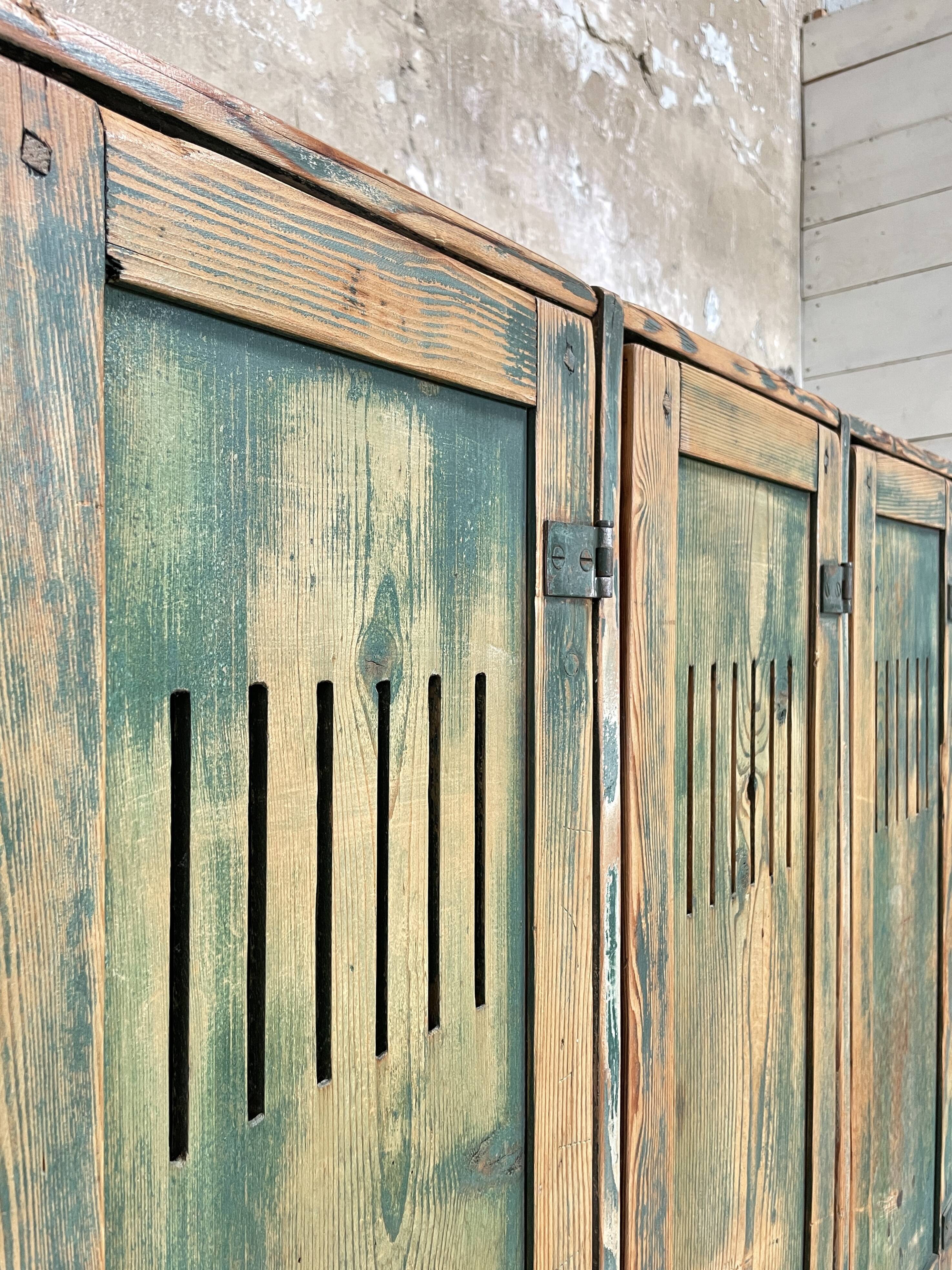 5-door cloakroom in patinated wood