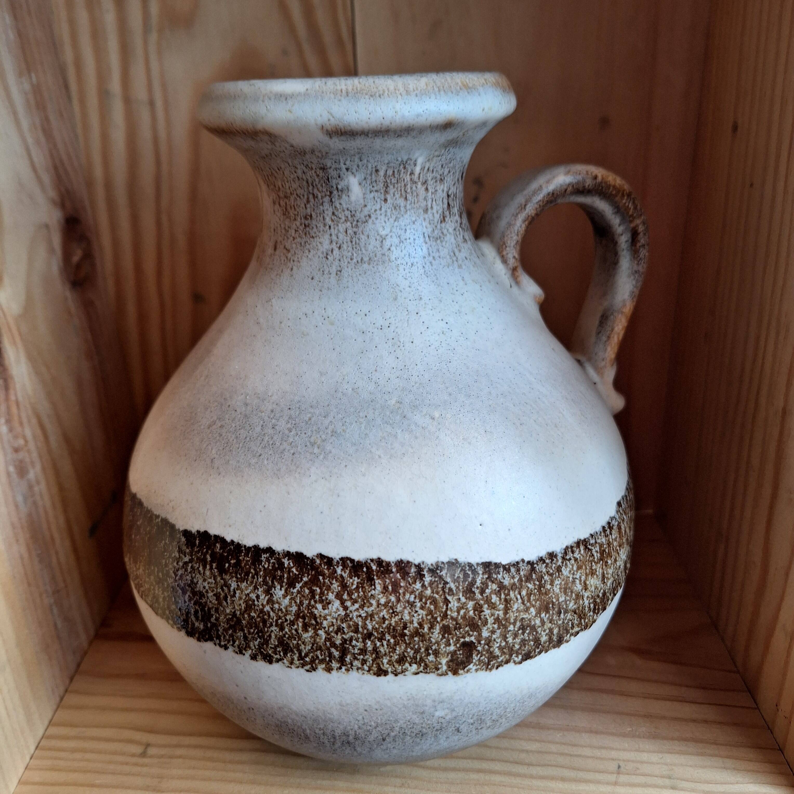 Vintage ceramic vase/pot