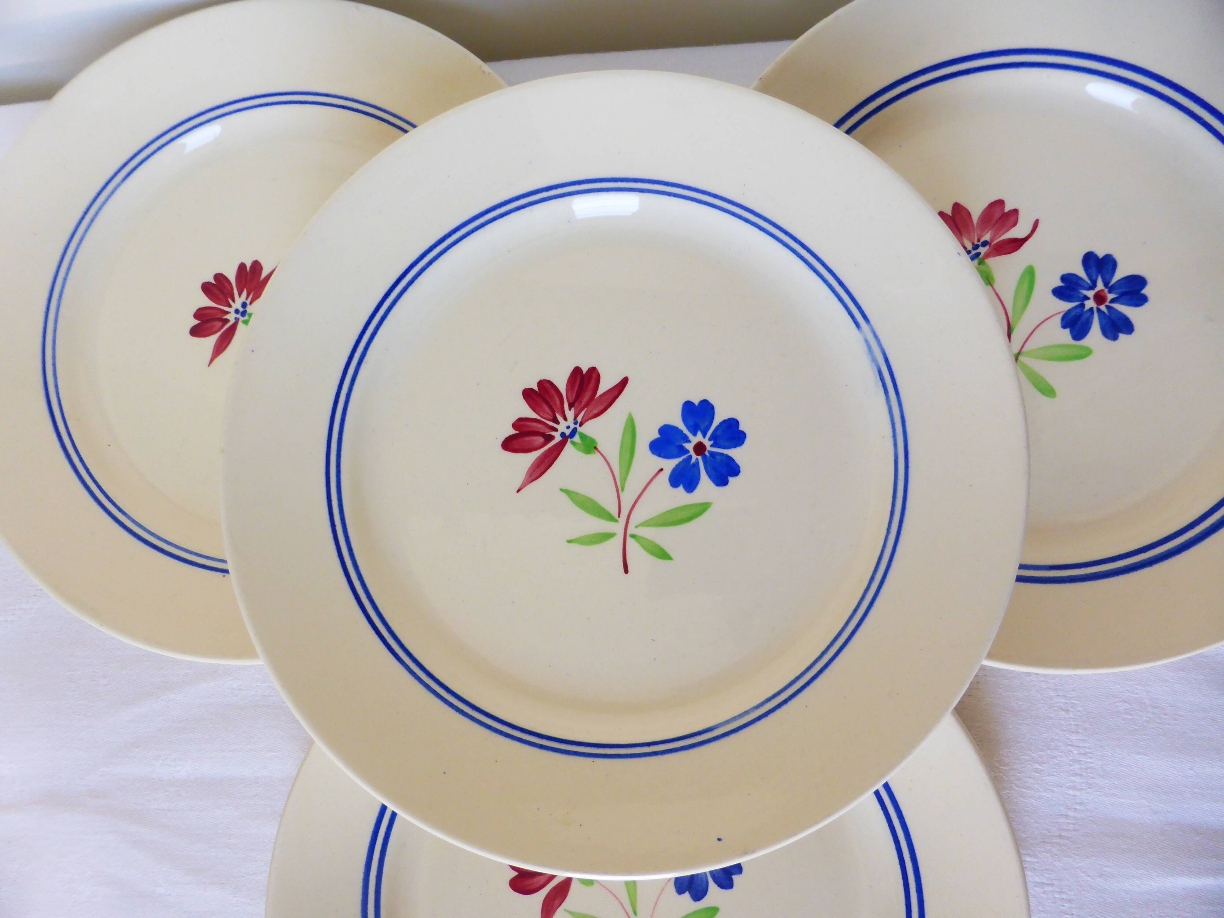 4 assiettes plates vintage de la manufacture de K&G Luneville modèle Mat en porcelaine 210742