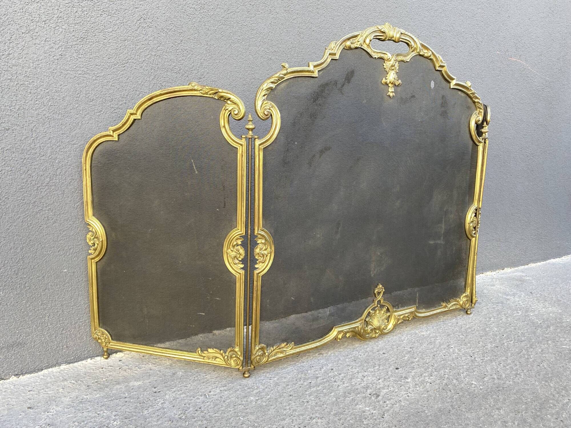 19th century fireplace fire guard by Bouhon Frères in bronze, French spark guard 1880