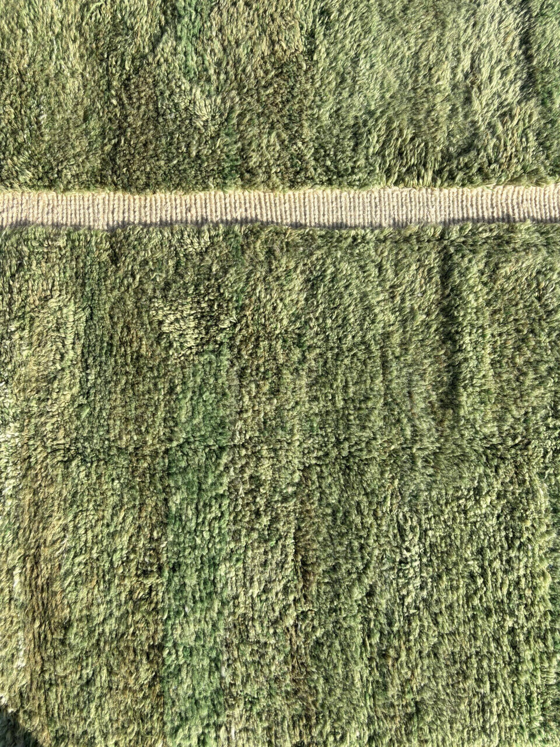 Boujaad Green rug handwoven in natural wool size 250cm×150cm