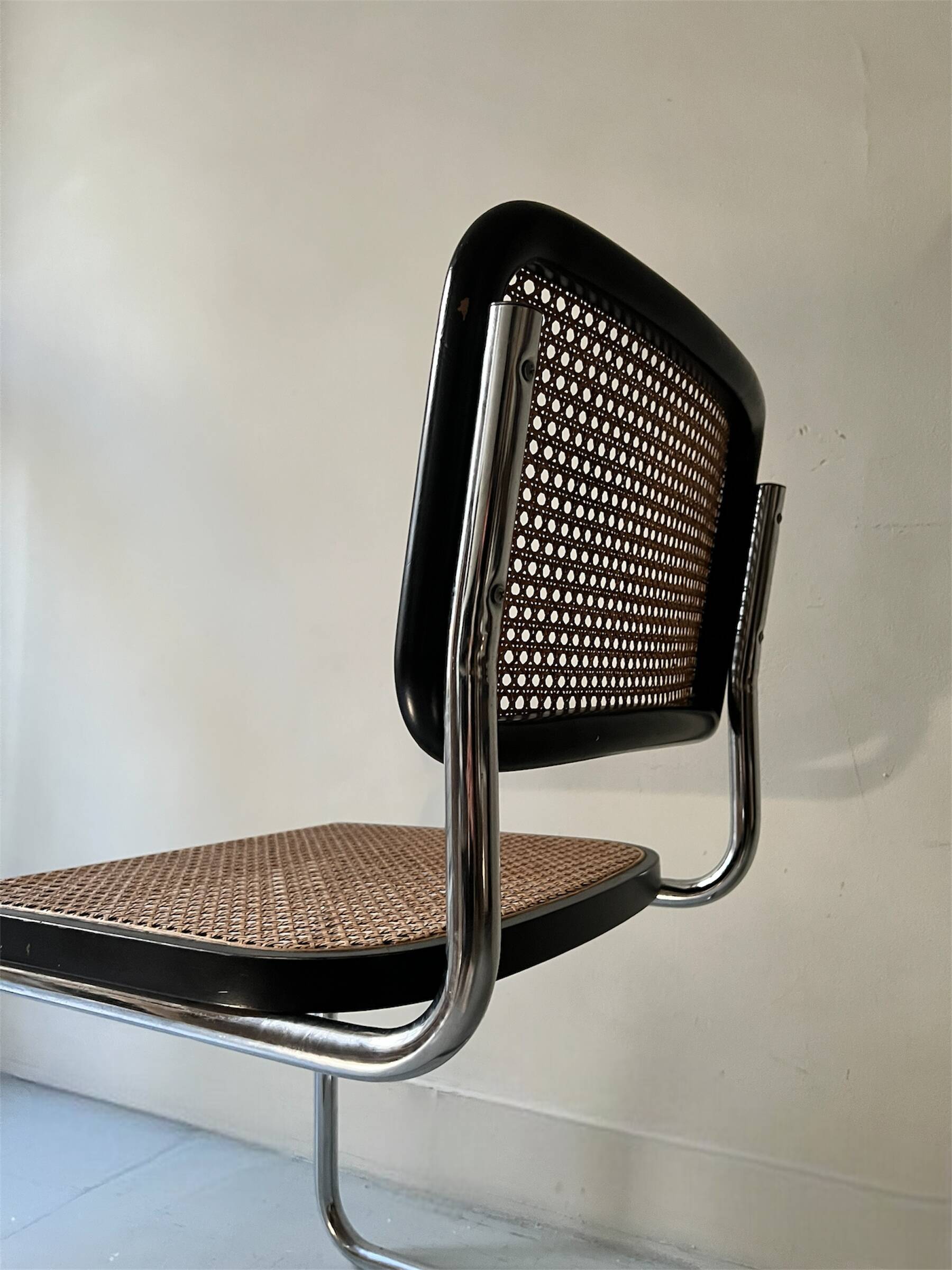 Chaise design vintage Cesca modèle B32 chromée & cannage par Marcel Breuer